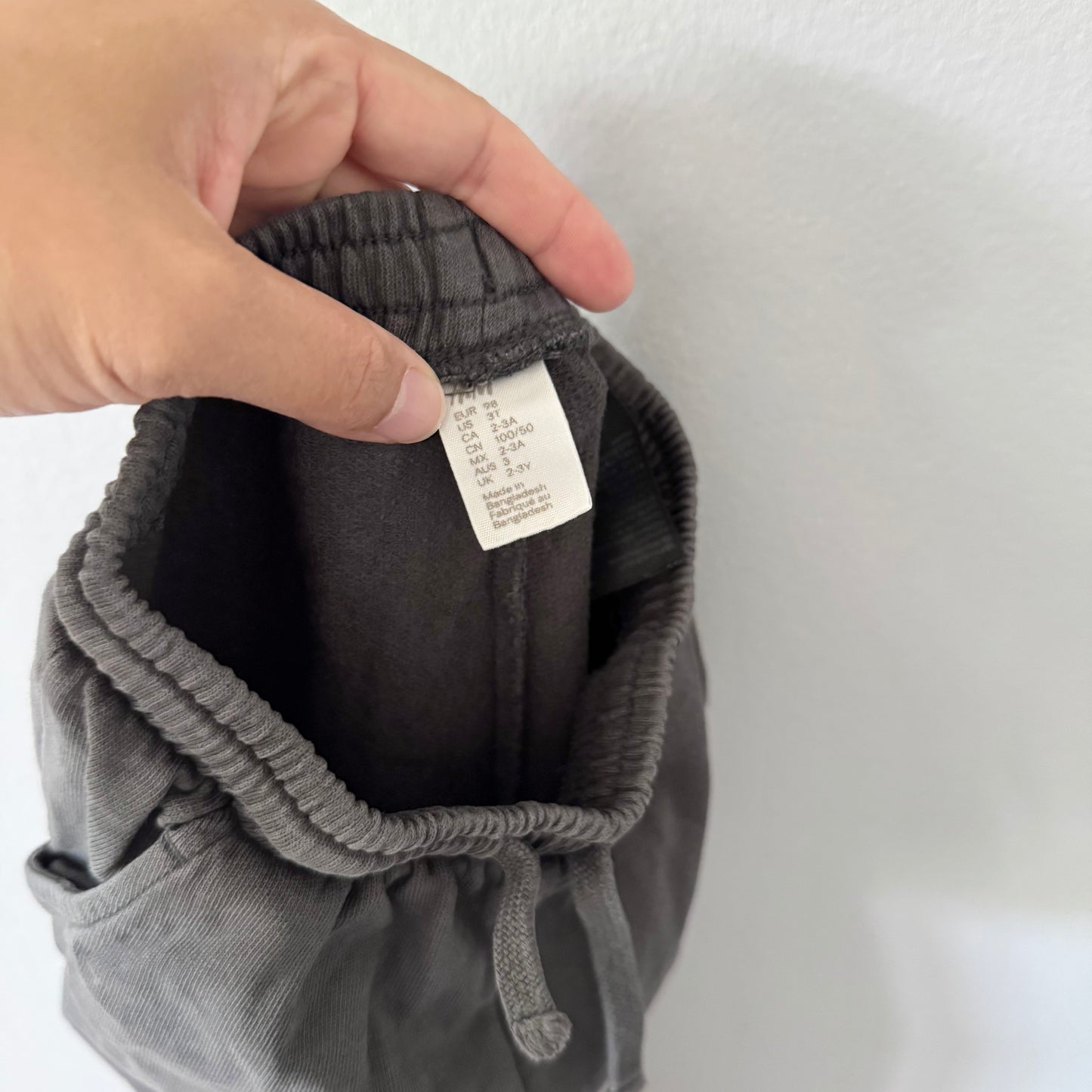 H&M / Dark grey sweatpants / 2-3Y