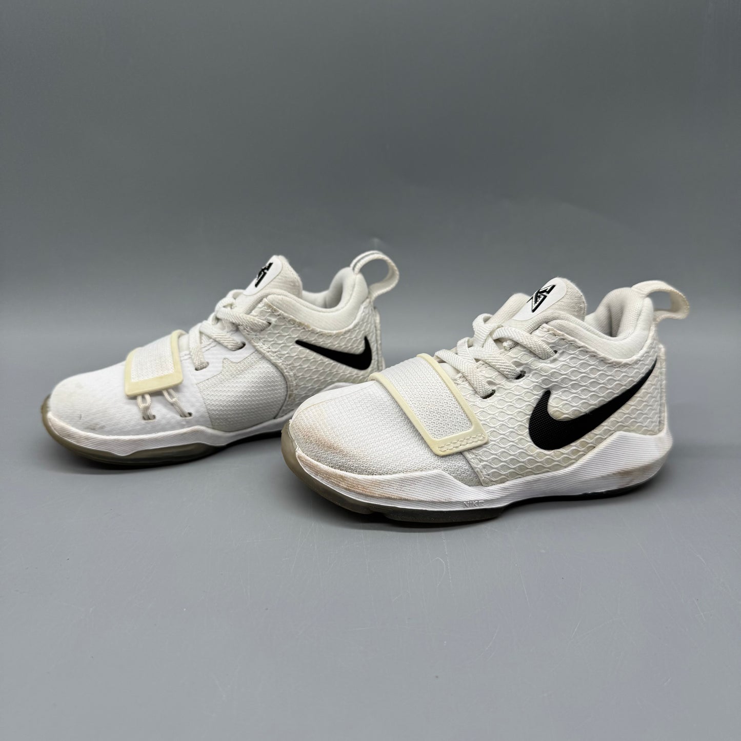 Nike / Running Shoes / US7