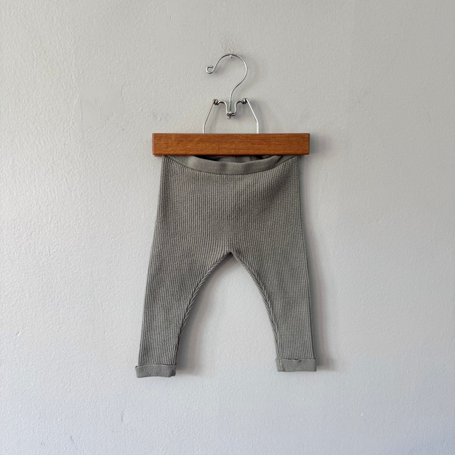 Zara / Khaki knit leggings / 9-12M