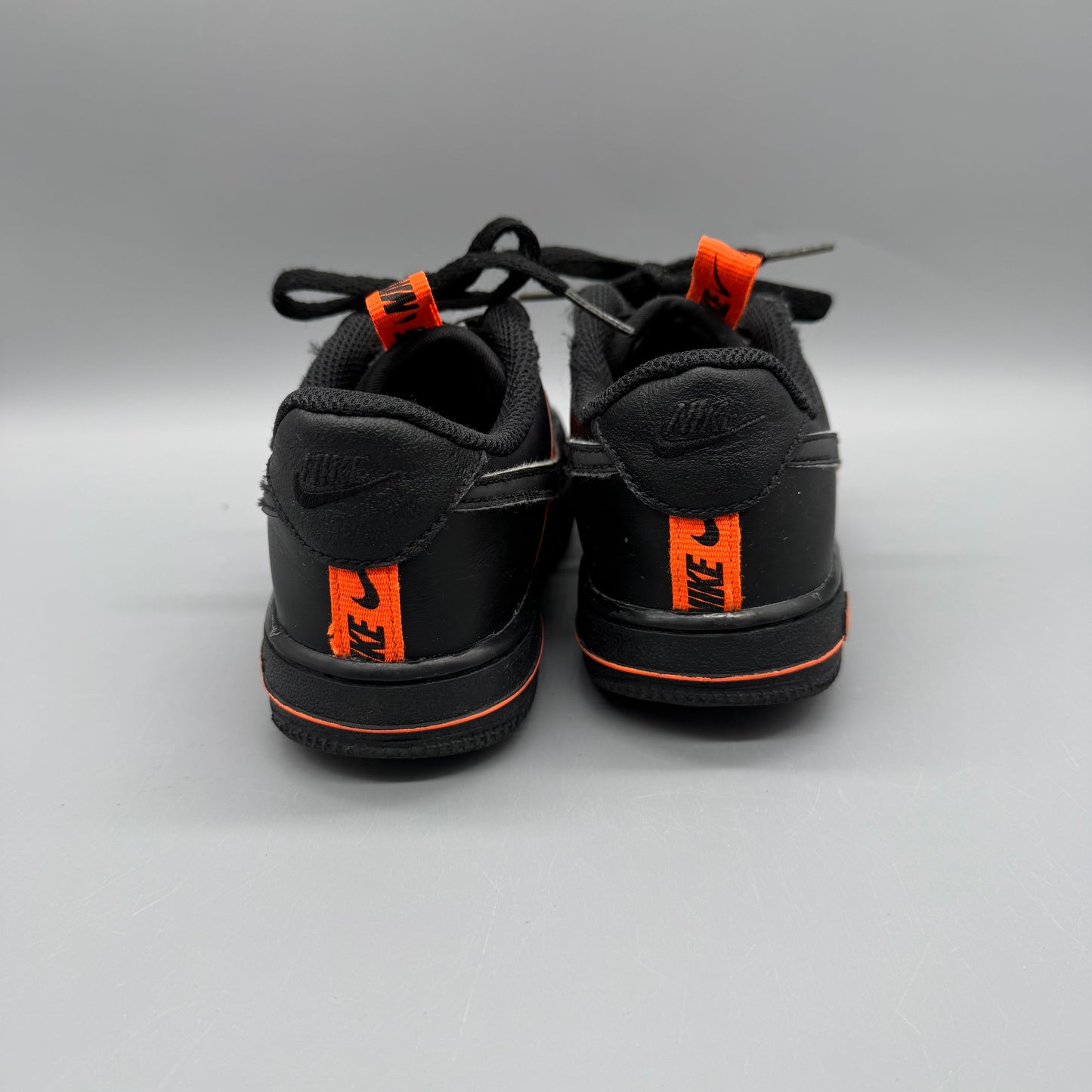 Nike / Running Shoes / J1