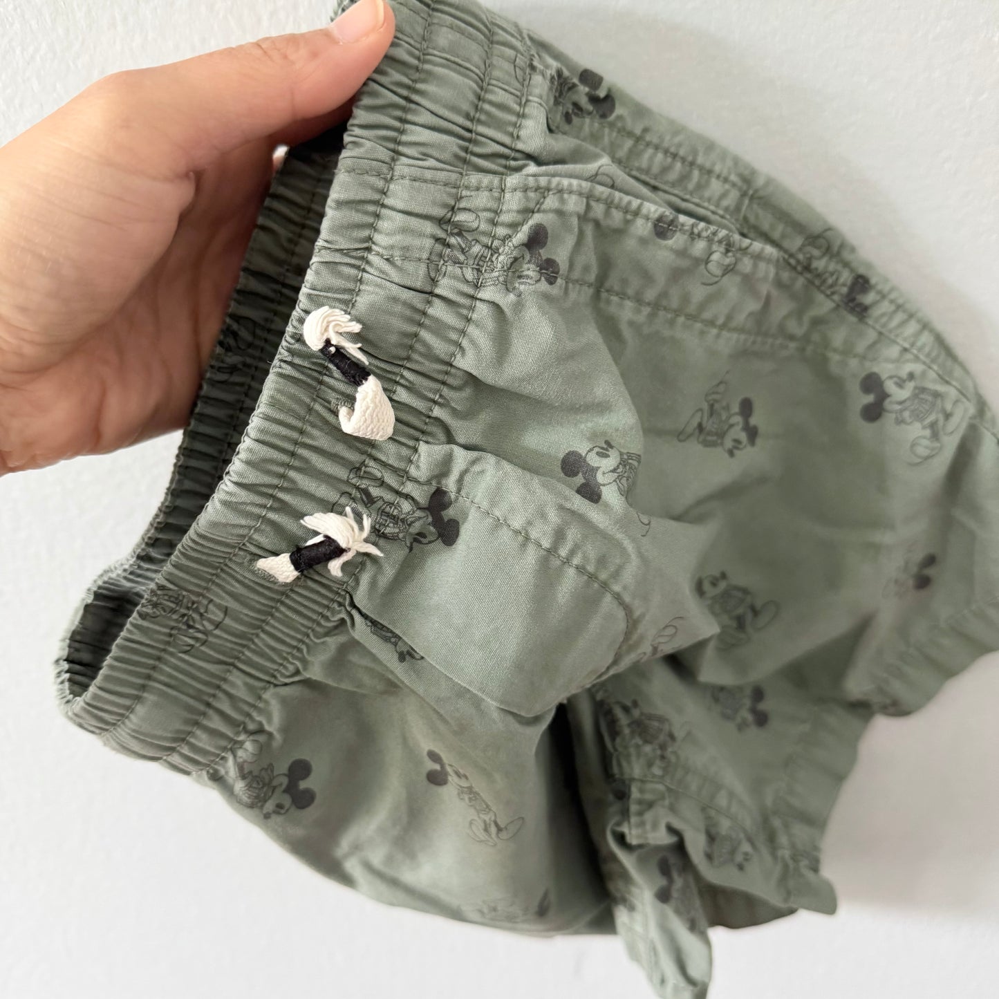 Gap / Khaki chino shorts - Mickey / 2Y