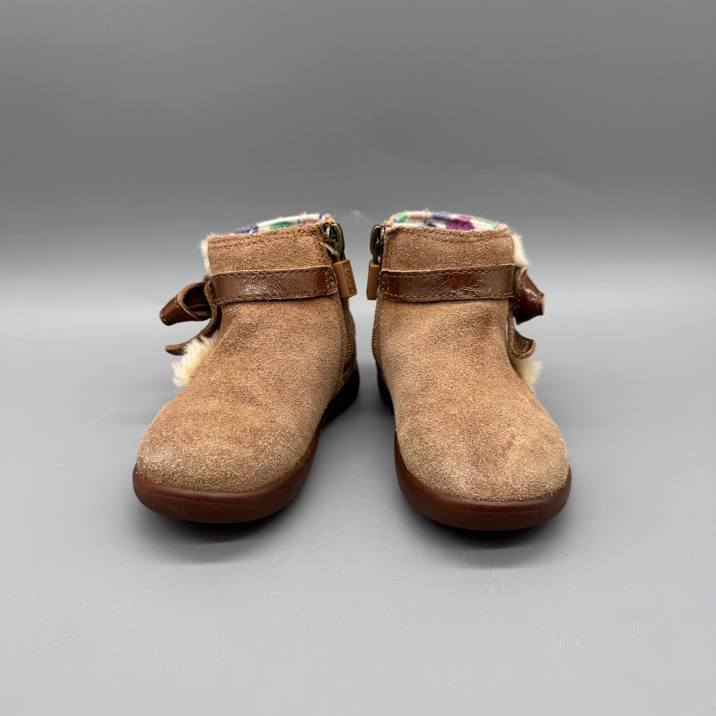 UGG / Boots / US6