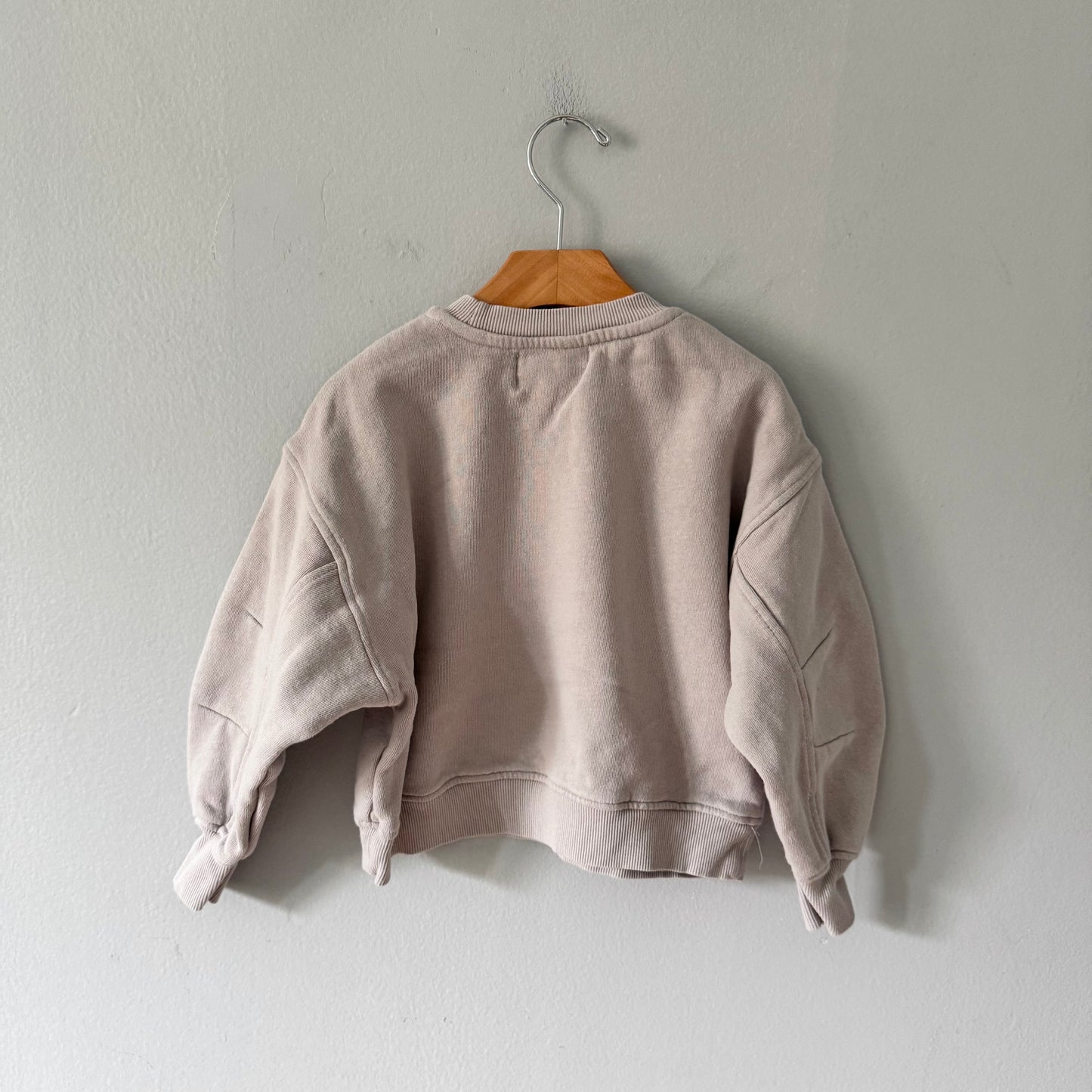 Zara / Light grey sweatshirt / 7Y