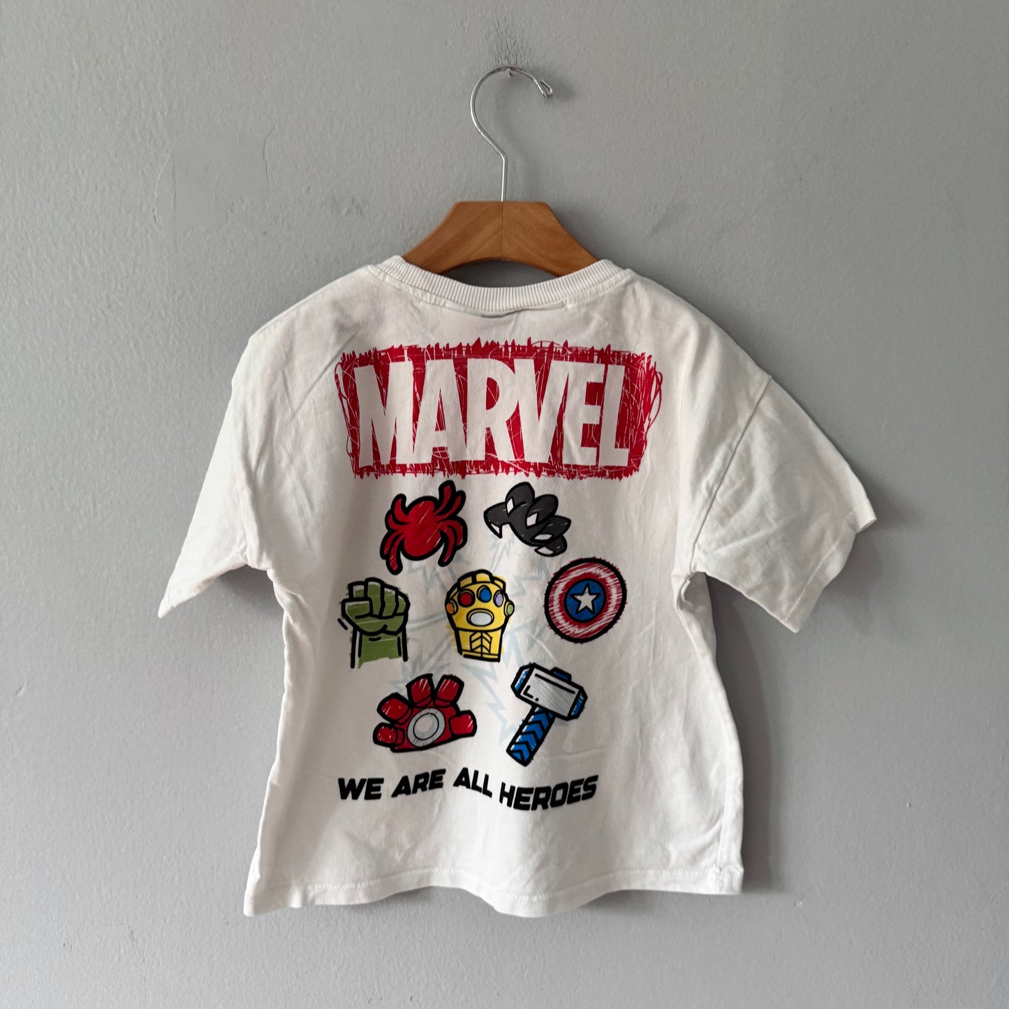 Zara x Marvel / White T-shirt / 6Y