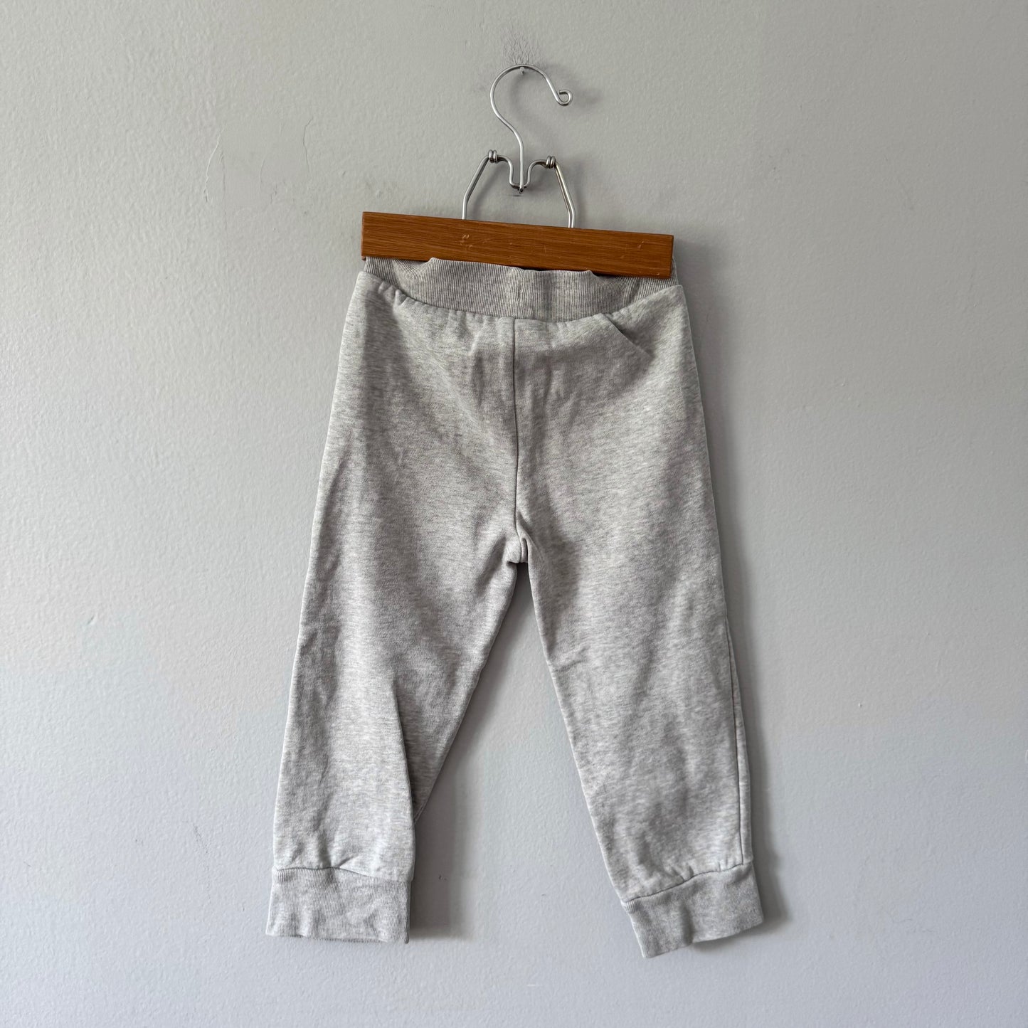 Gap / Light grey lined sweatpants / 4Y