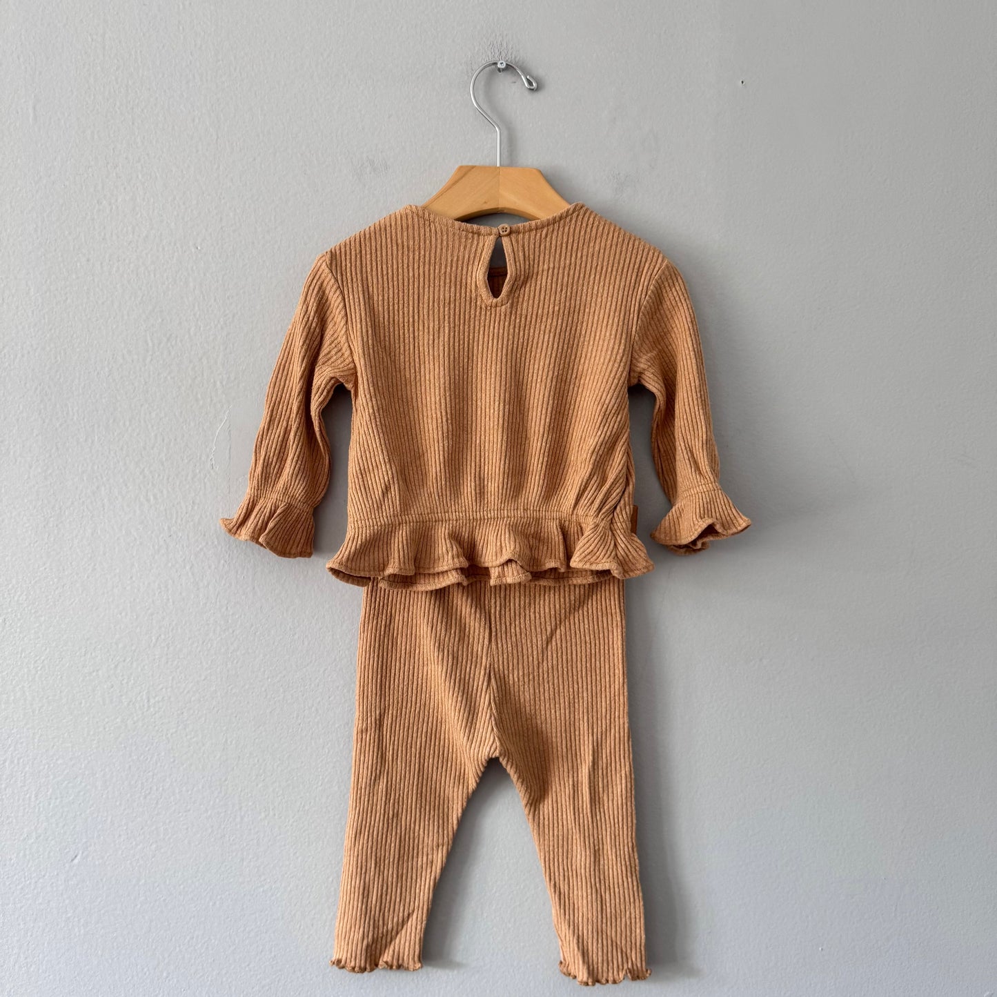 Gap / Light brown ribbed knit set / 6-12M