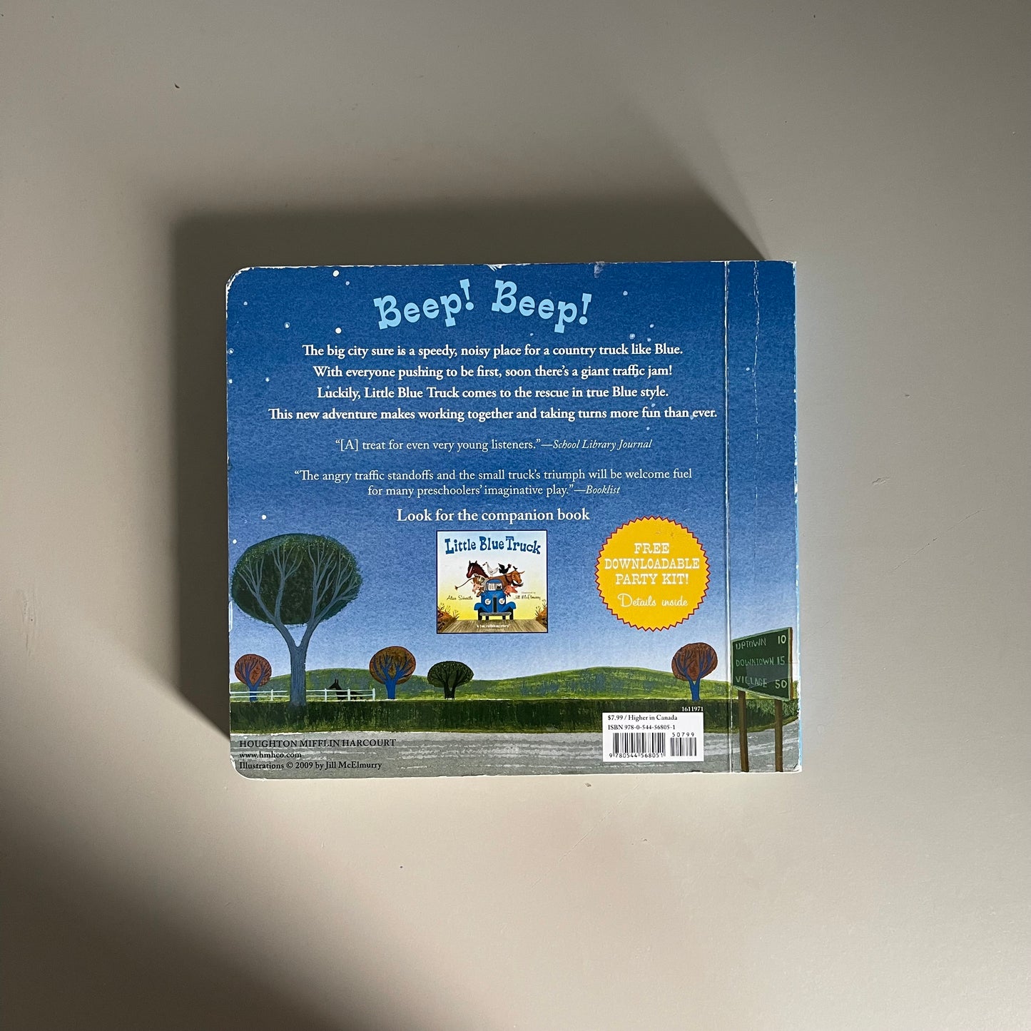 Little Blue Truck Leads the Way / Alice Schertle