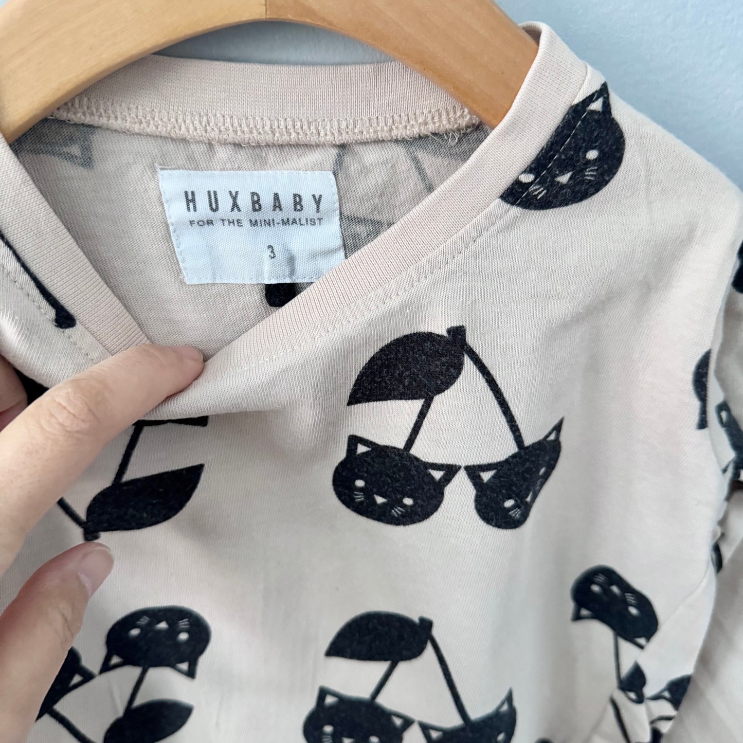 Huxbaby / Beige x cat cherry long sleeve / 3Y