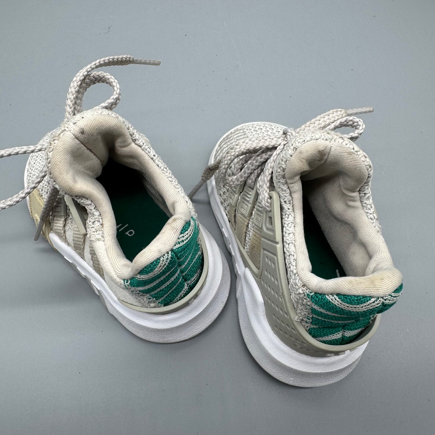 Adidas / Running Shoes / US5