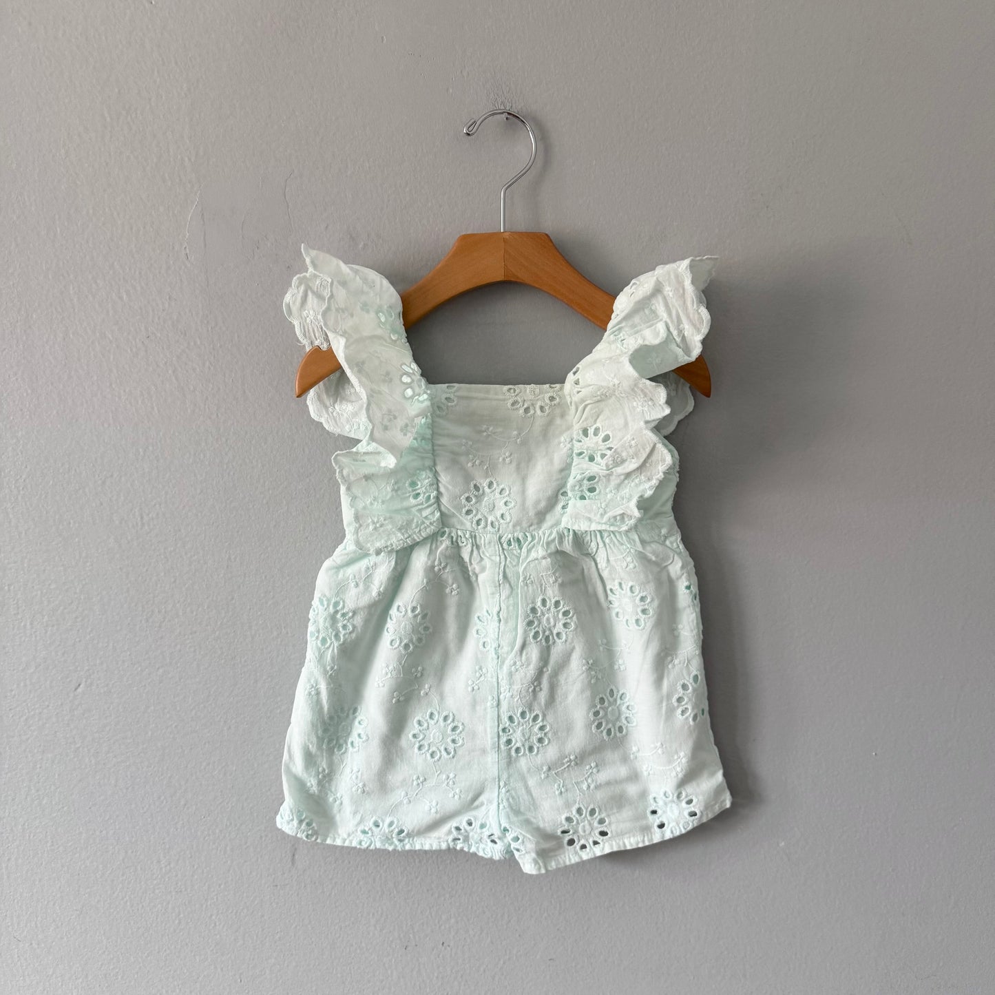 Zara / Light green eyelet jumpsuit / 12-18M