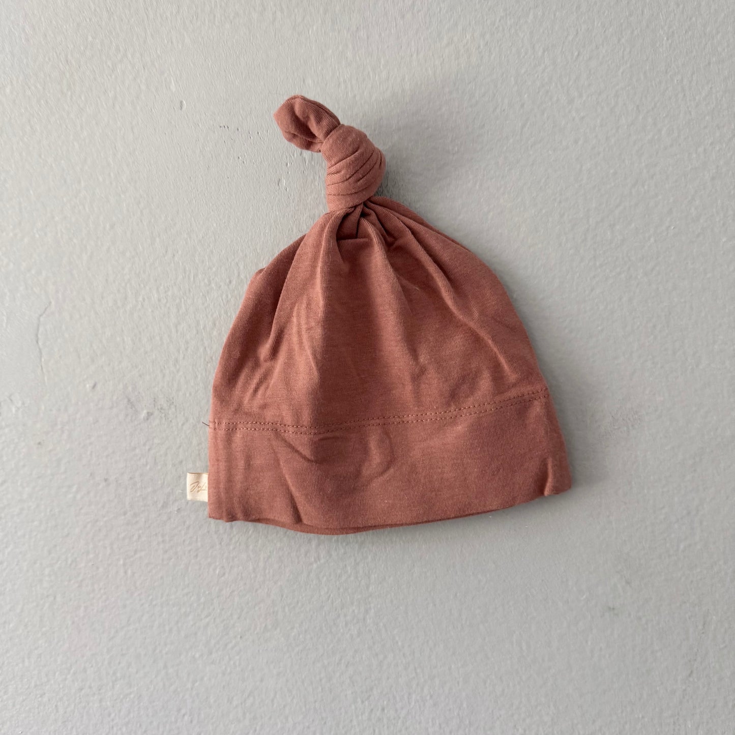 Jax + Lennon / Brown knotted cap / 0-6M