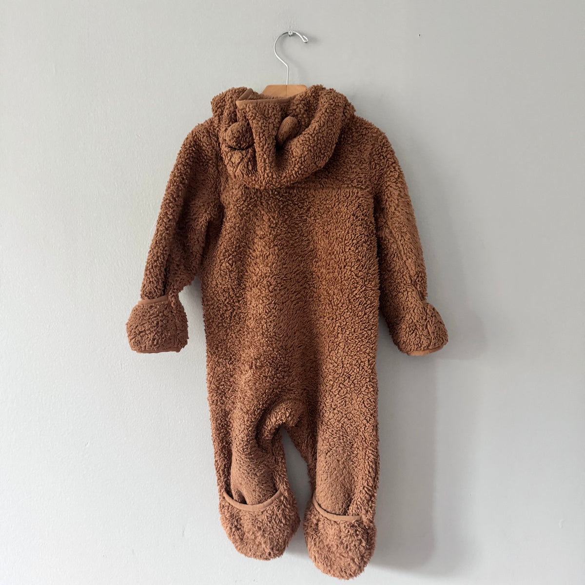 The North Face / Brown sherpa bunting / 6-12M
