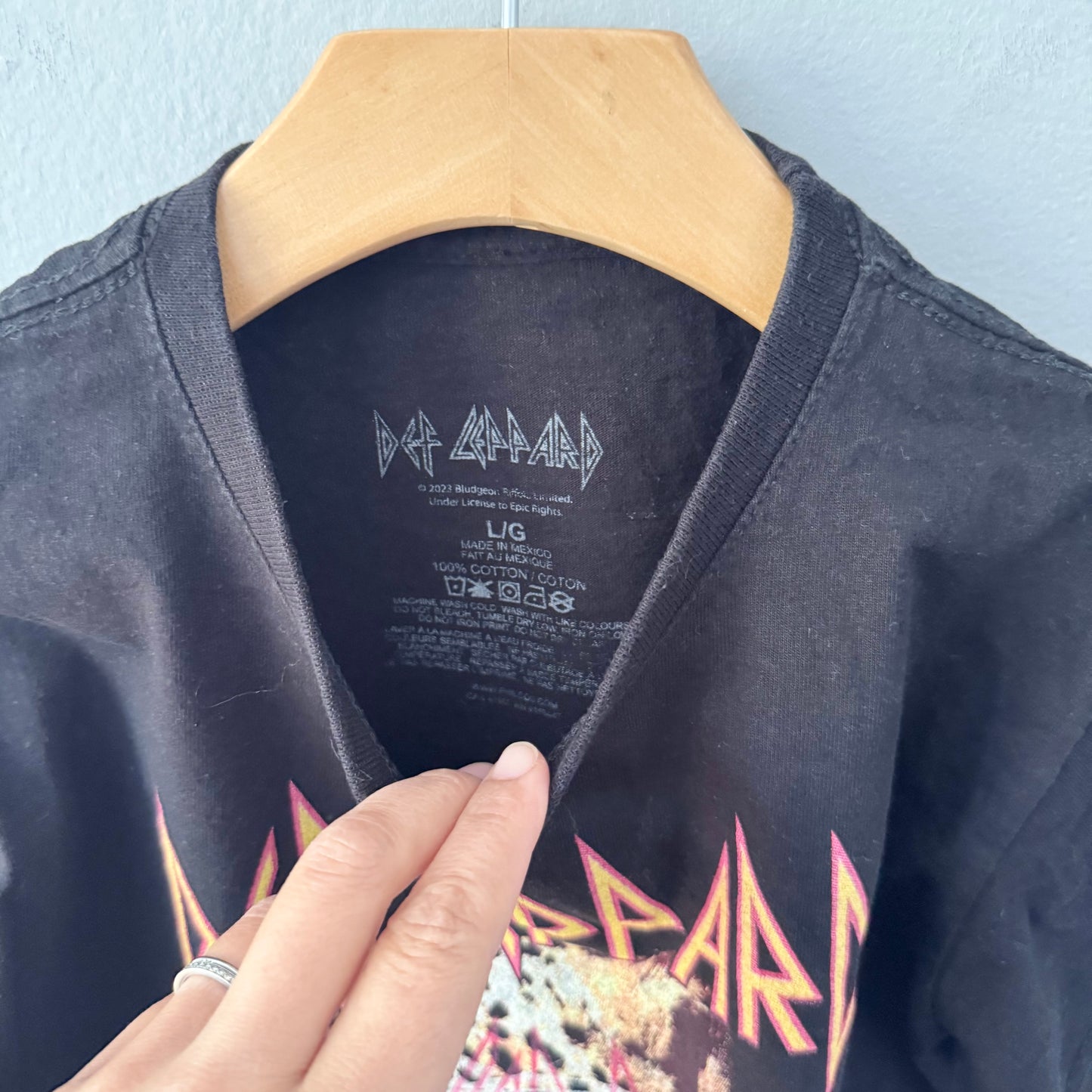 Def Leppard / Black T-shirt / 8Y