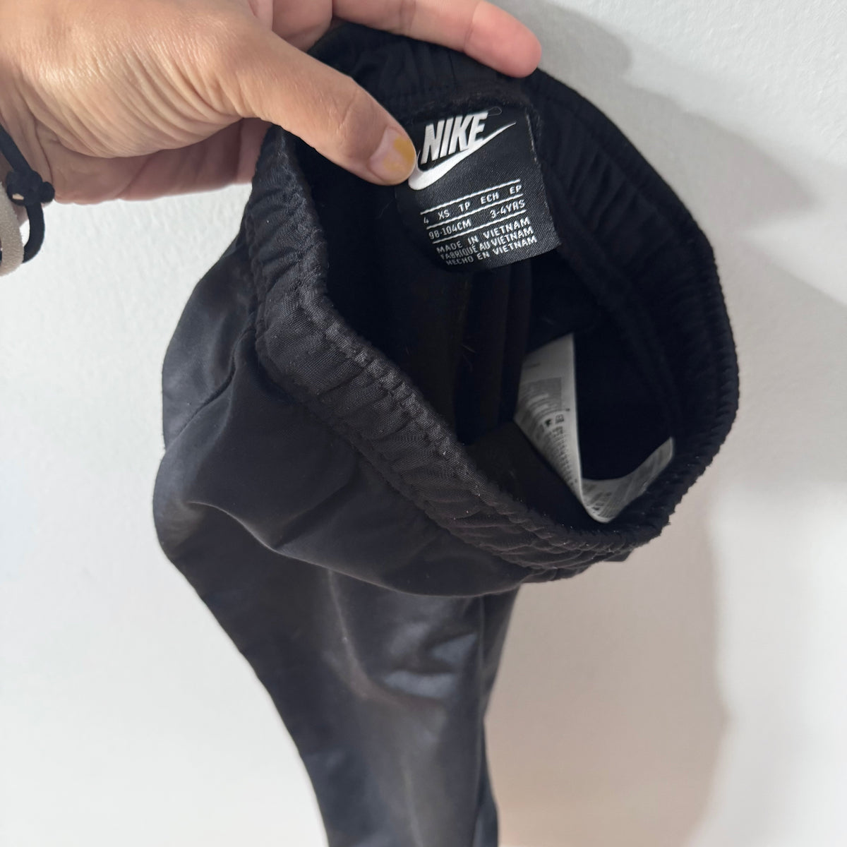 Nike / Black track pants / 3-4Y