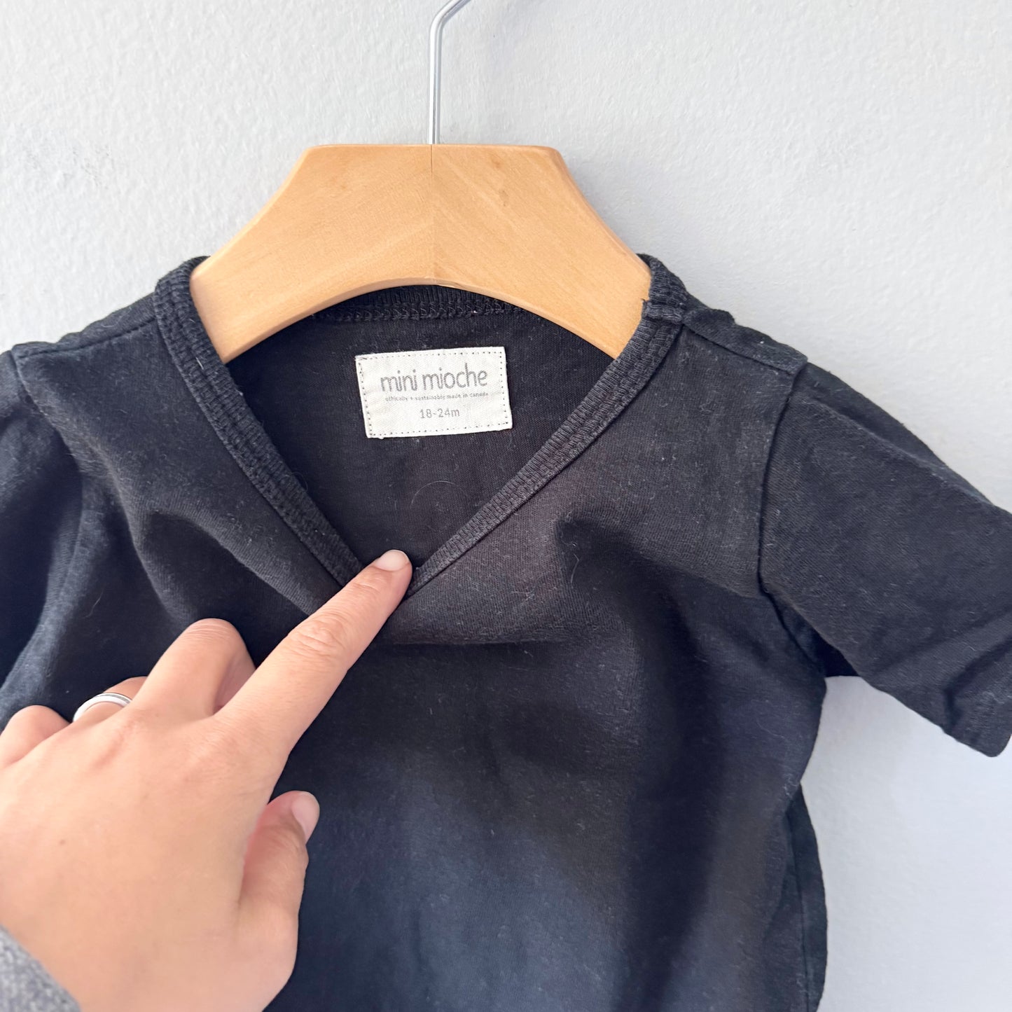 Mini mioche / Black short sleeve onesie / 18-24M