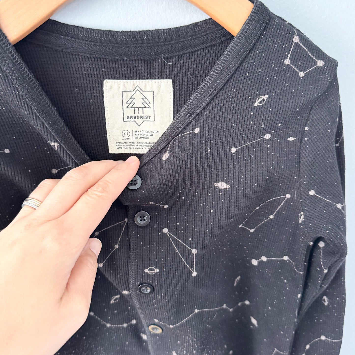 Arborist / Black x star romper / 4-5Y