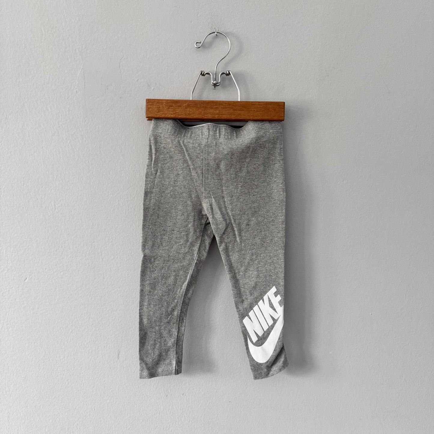 Nike / Light grey leggings / 3T
