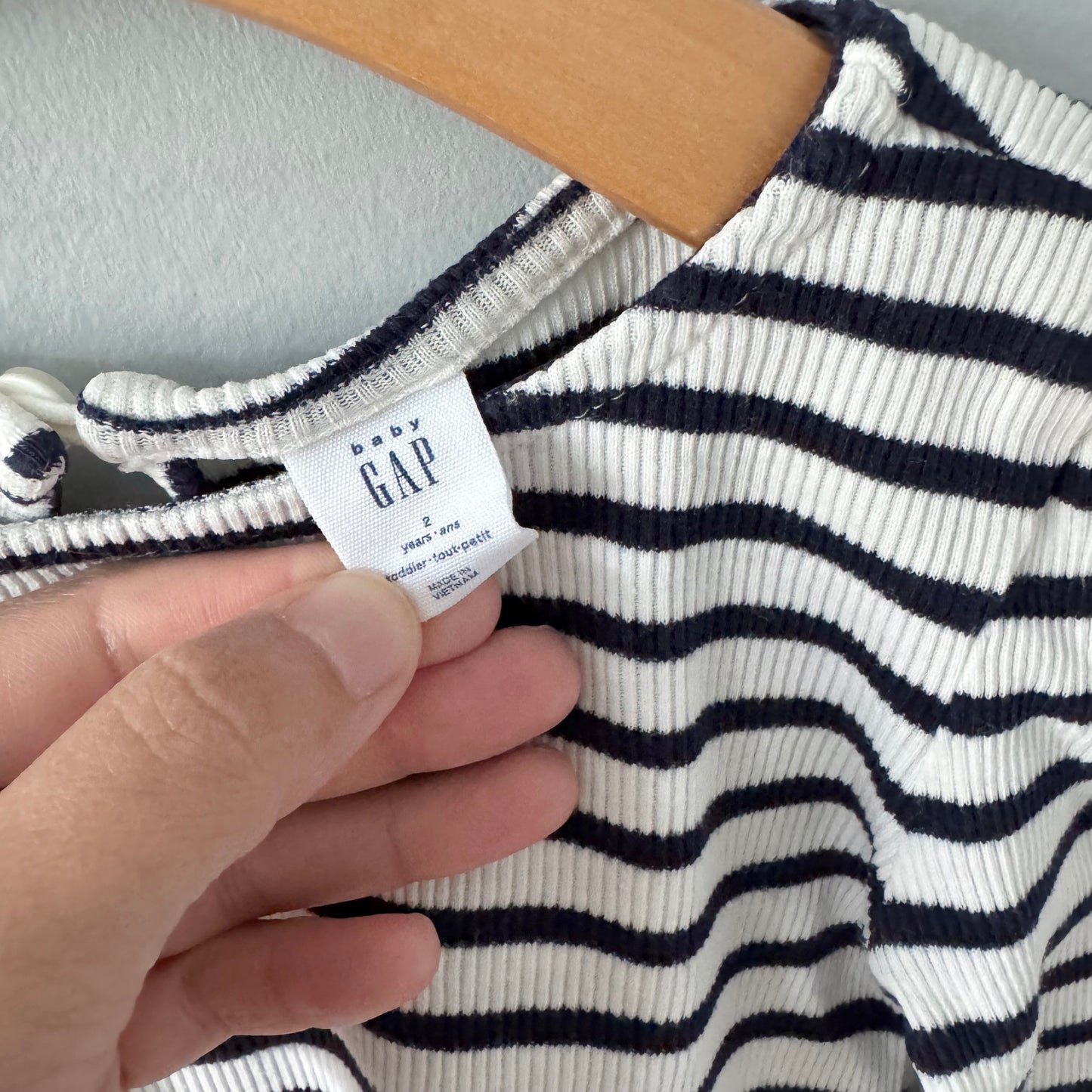 Gap / White x navy long sleeve / 2Y