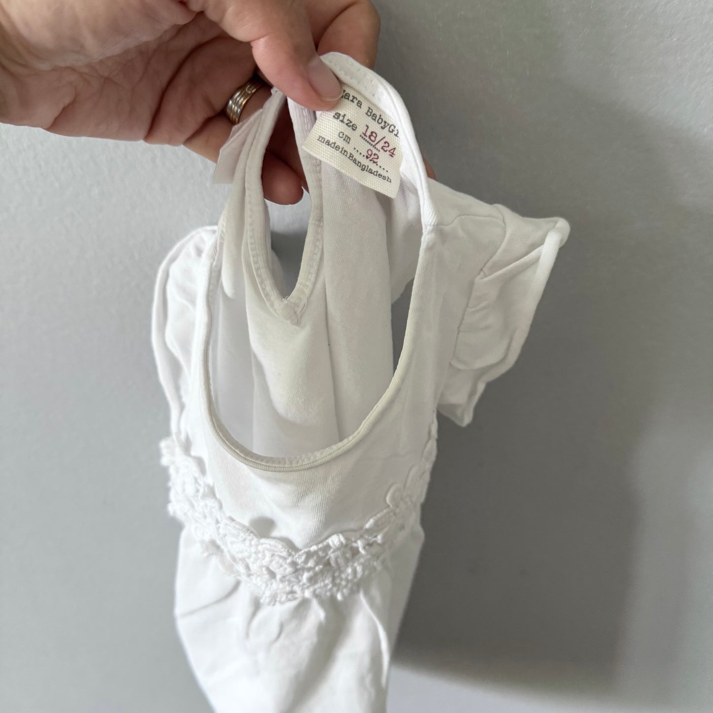 Zara / White tank / 18-24M