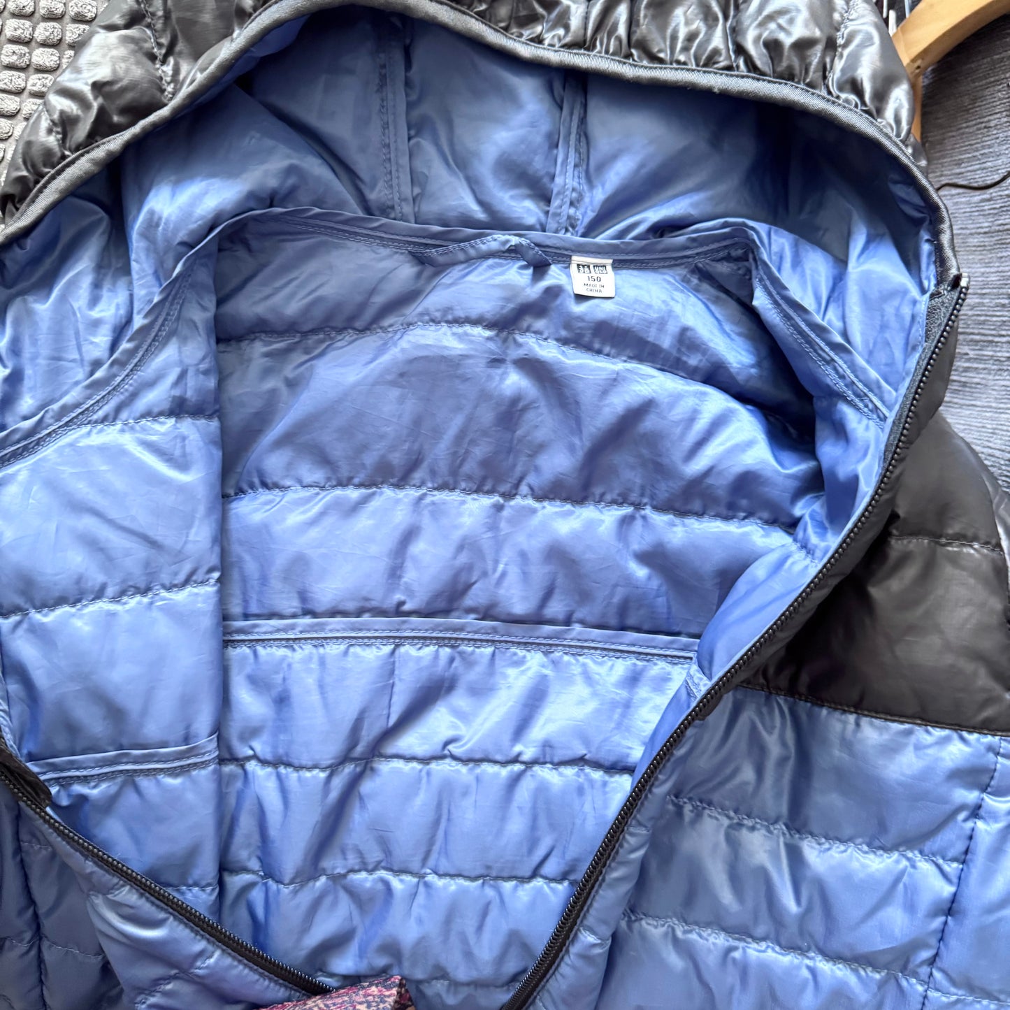 Uniqlo / Black x blue light puffer jacket / 150cm(10-11Y)