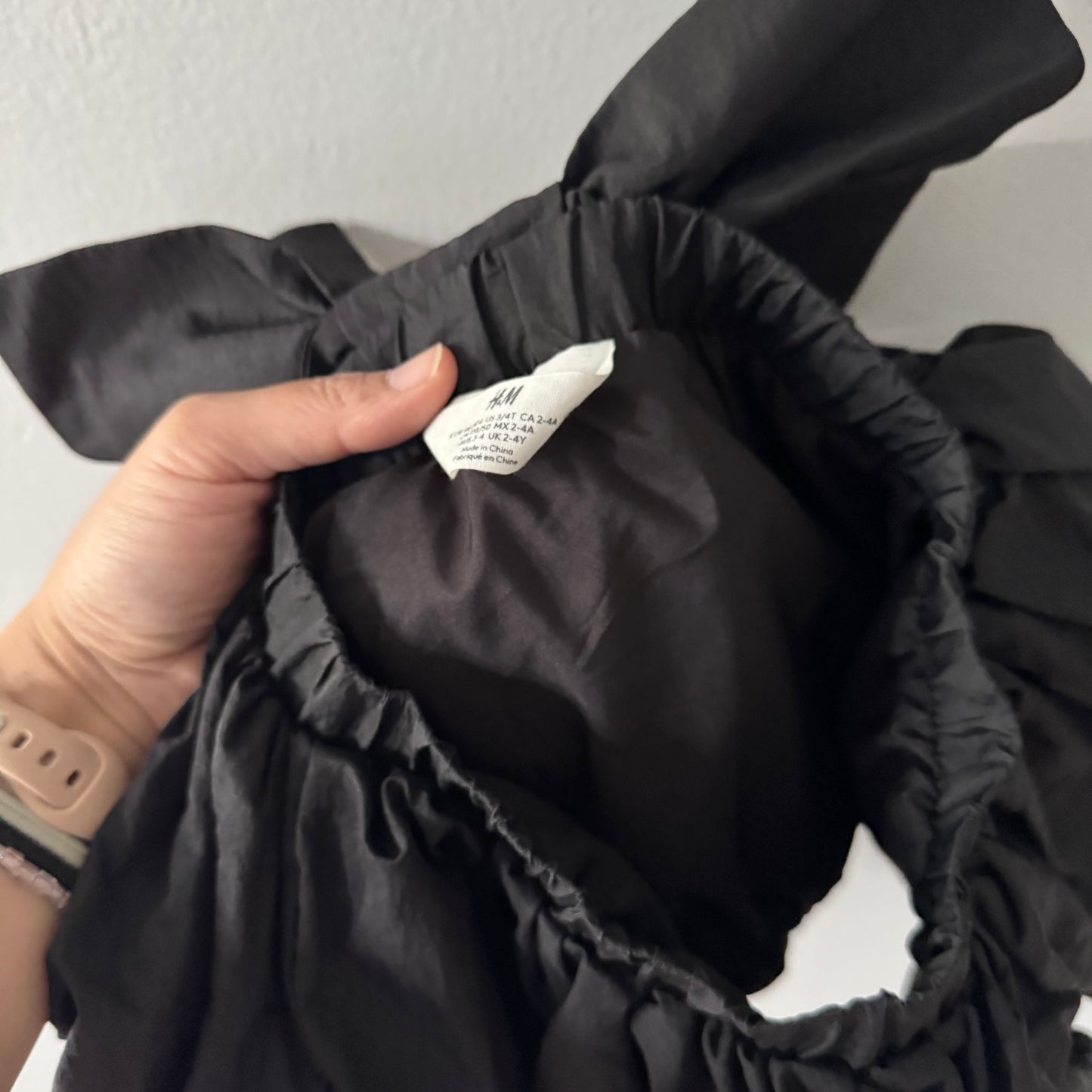 H&M / Black fluffy skirt / 2-4Y