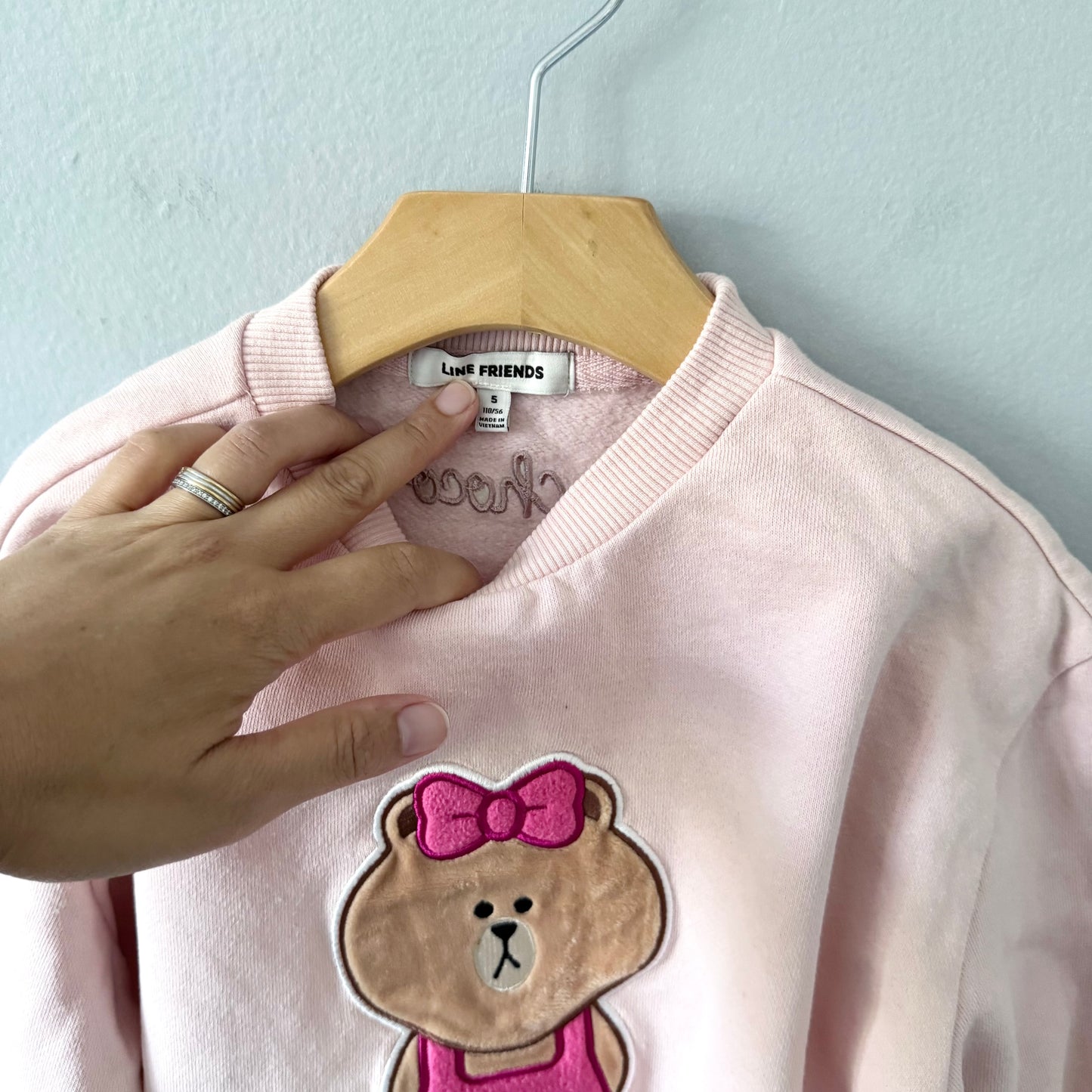 LINE friends / Light pink sweatshirt / 5Y