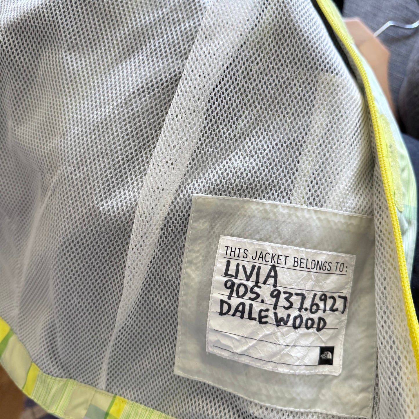 The North Face / Yellow checked windbreaker / 7-8Y