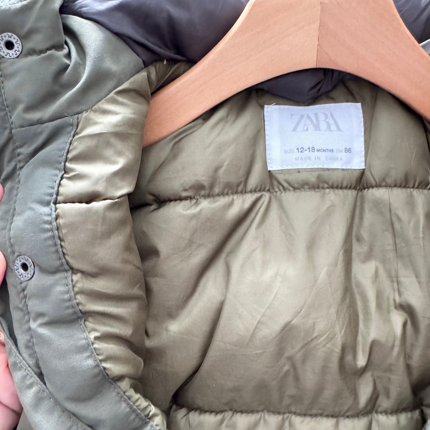 Zara / Khaki light puffer jacket / 12-18M