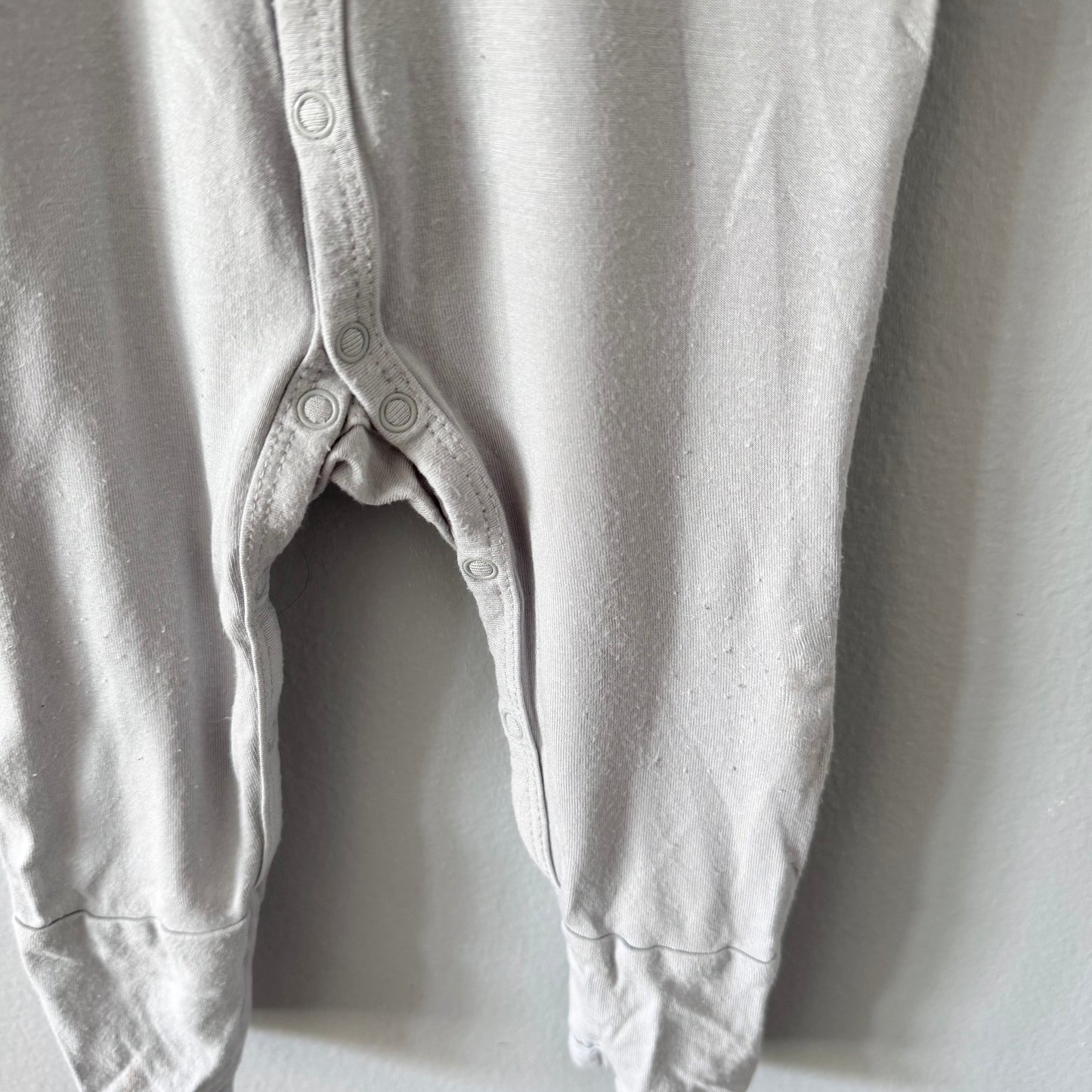 Kyte / Light grey romper / 3-6M