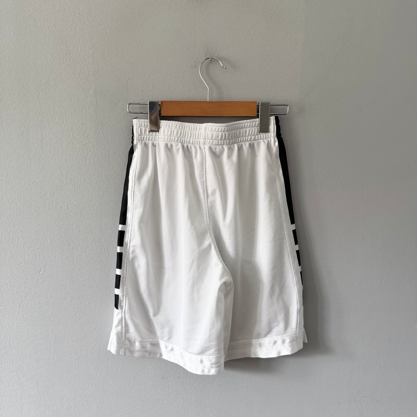 Nike / Dri-Fit white shorts / 10Y