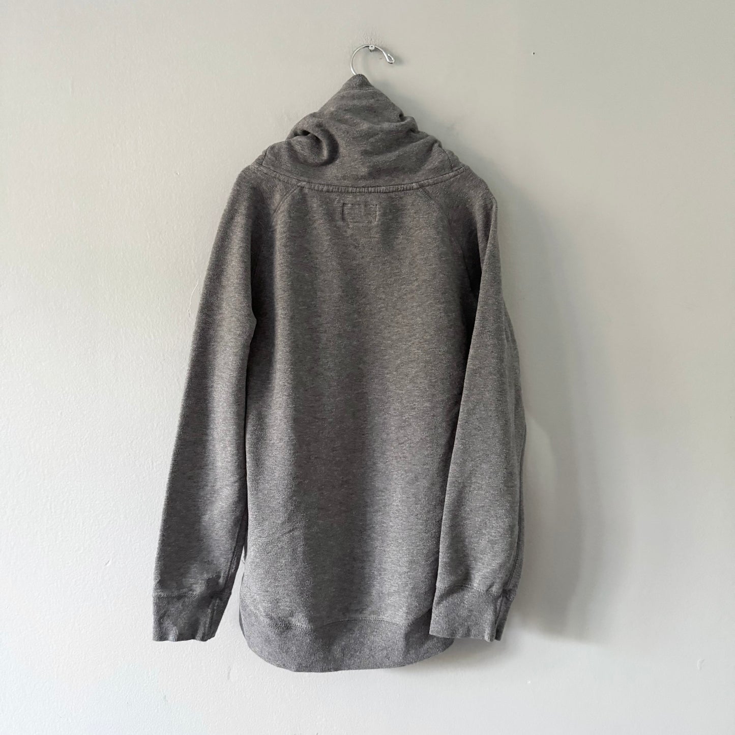 Roots / Dark grey turtle neck crew / 7-8Y
