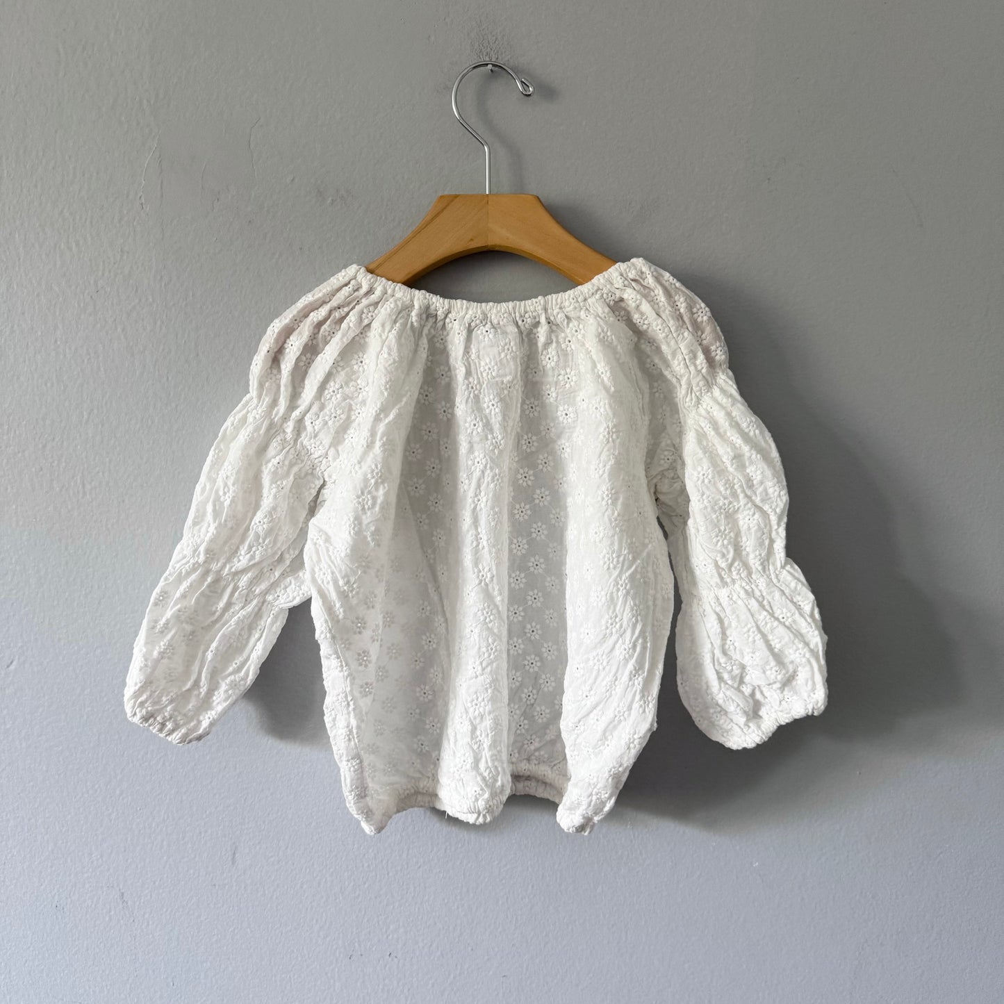Zara / White eyelet long sleeve top / 4-5Y