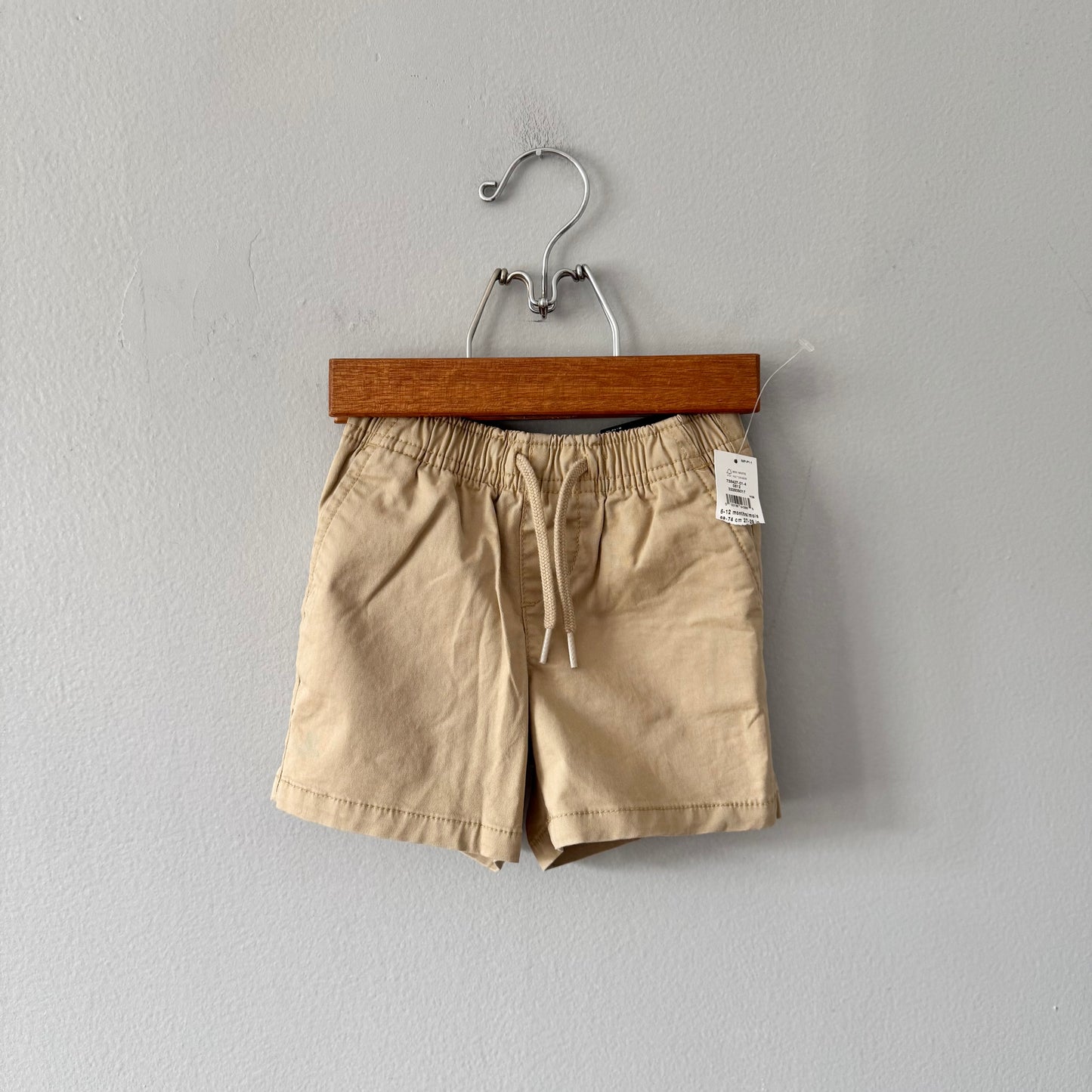 Gap / Beige chino shorts / 6-12M - New with tag
