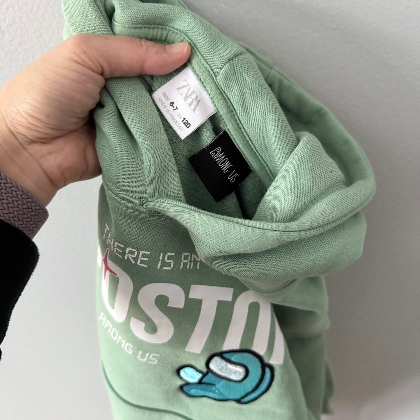 Zara / Sweat à capuche Among Us vert / 6-7 ans