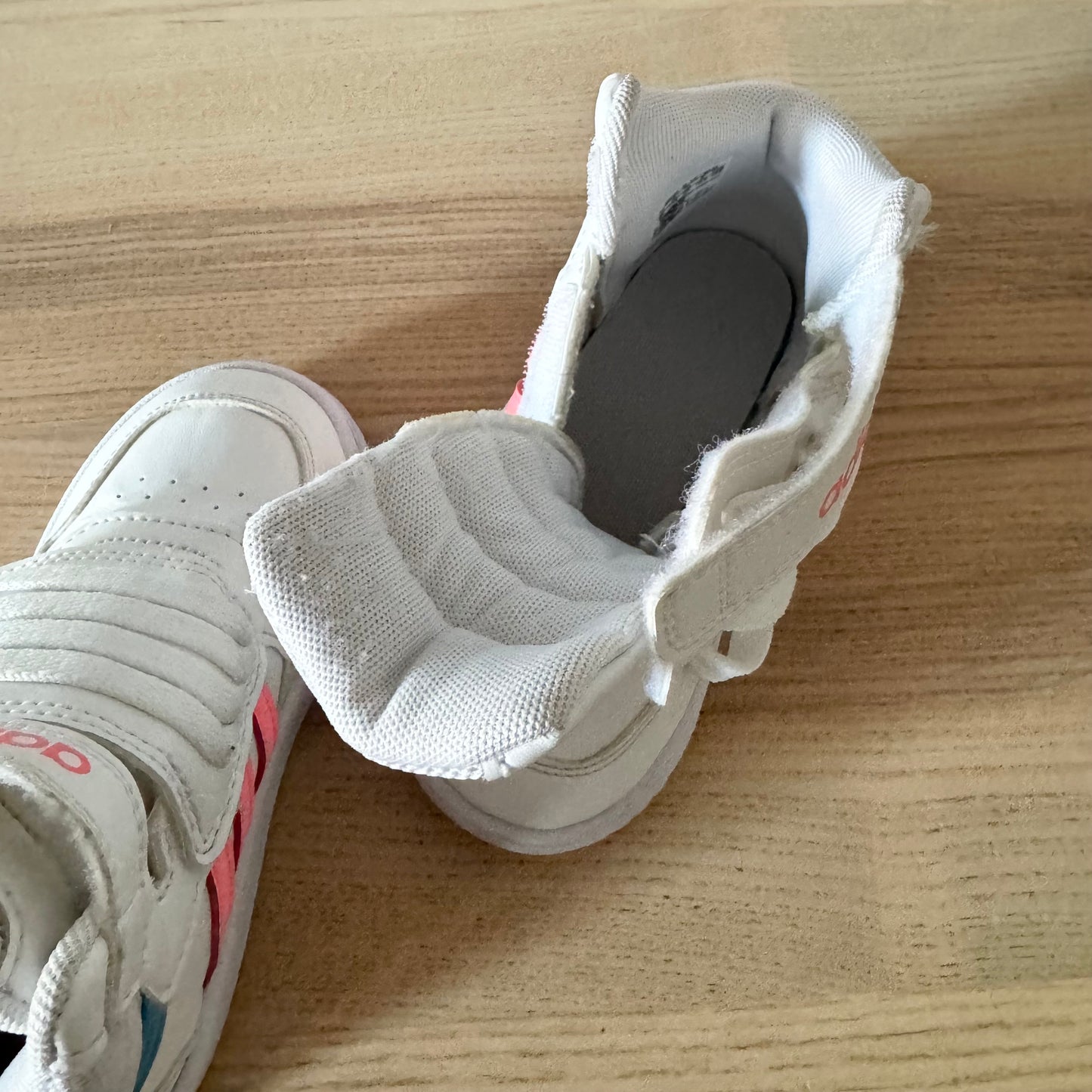 Adidas / Velcro sneaker / US8
