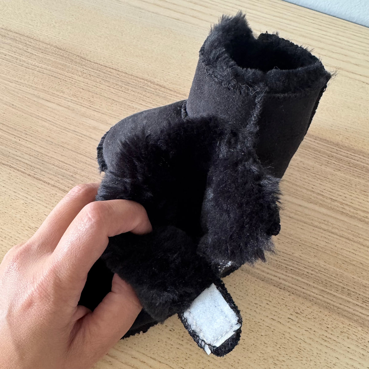 Ugg / Black bootie / US5-6