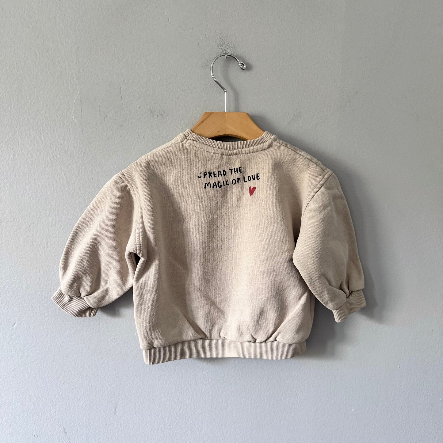 Zara / Love beige sweatshirt / 12-18M