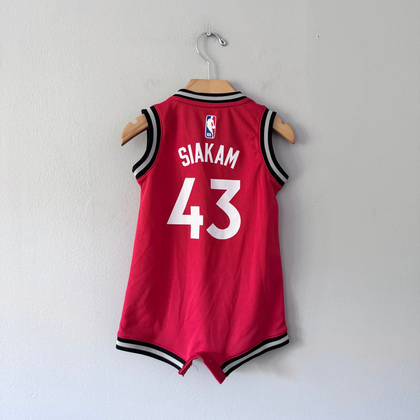 NBA / Nike x Raptors jersey romper / 18M