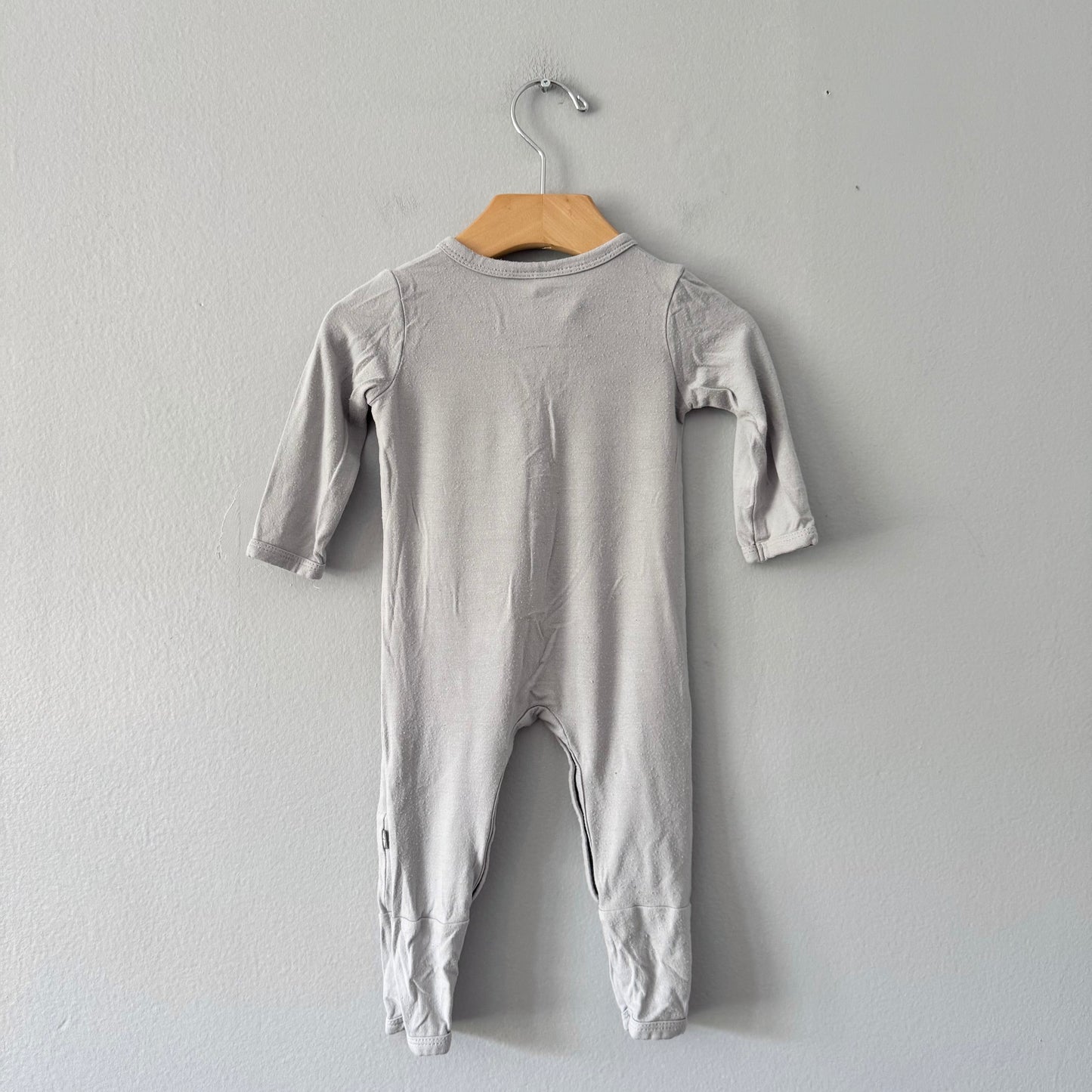 Kyte / Light grey romper / 3-6M