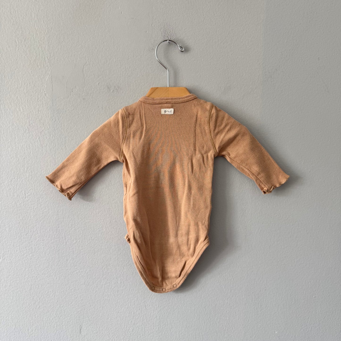 Organic Zoo / Light brown long sleeve onesie / 0-3M