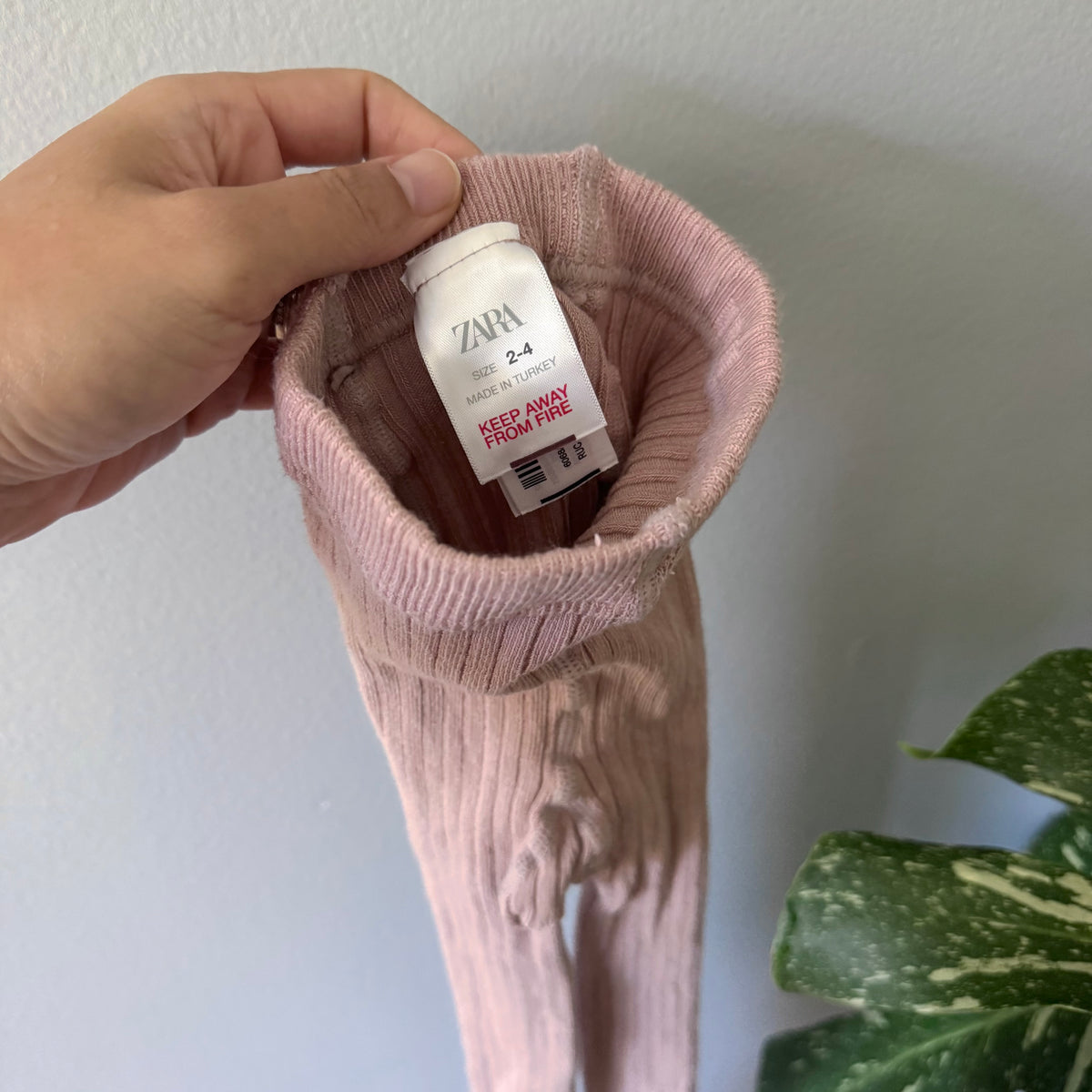 Zara / Smokey pink tights / 2-4Y