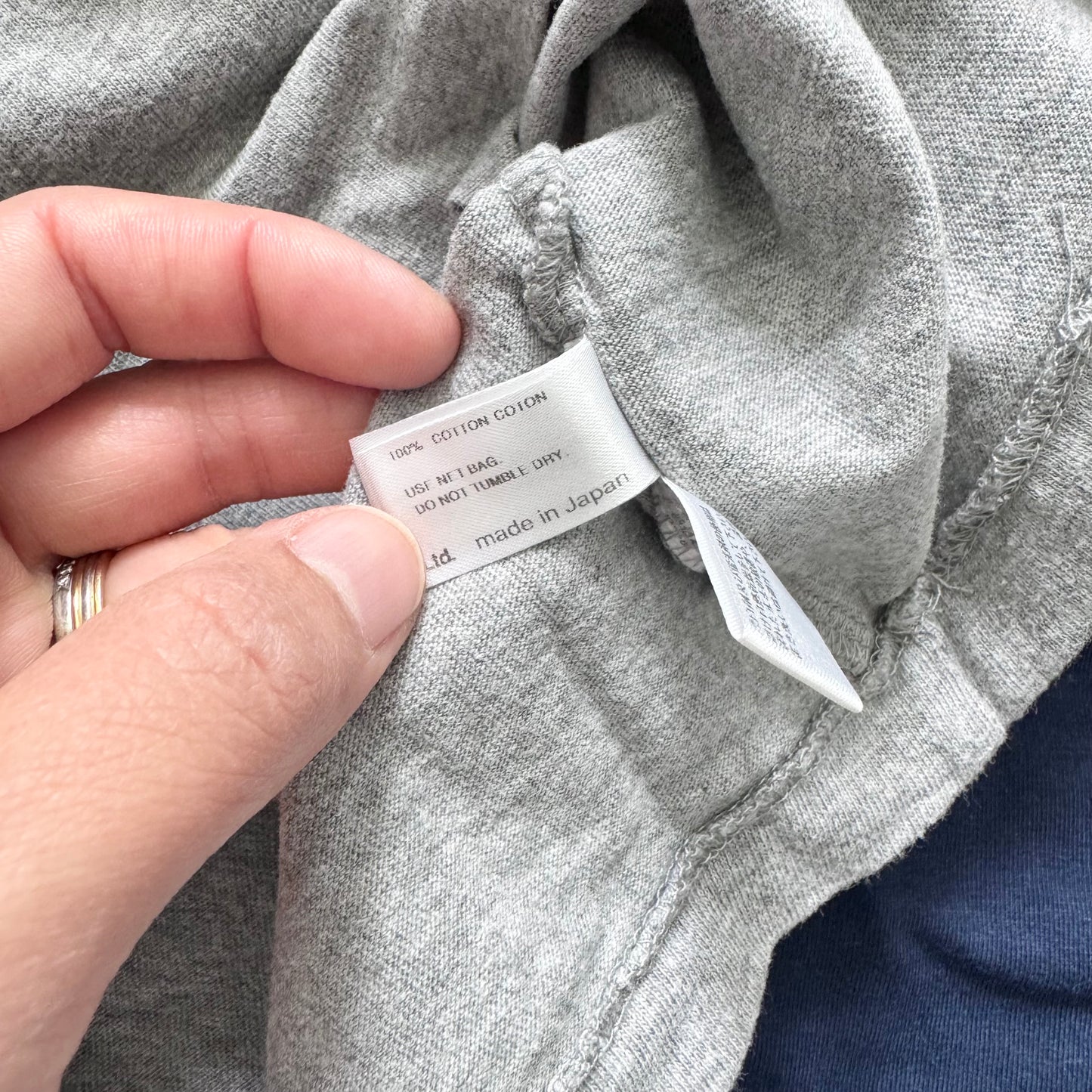 Comme des Garçons PLAY / Light grey T-shirt / 6Y