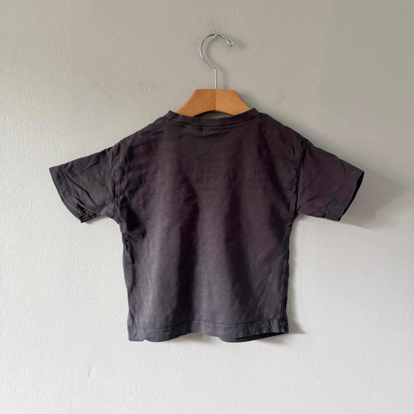 Zara / Dark grey T-shirt with pocket / 12-18M