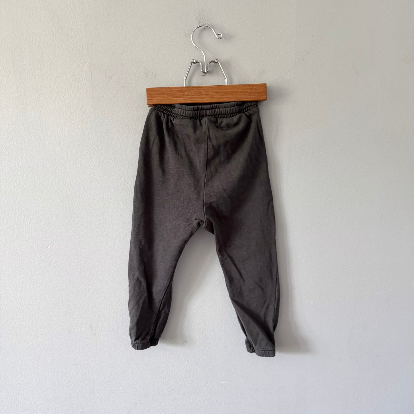 H&M / Dark grey sweatpants / 2-3Y