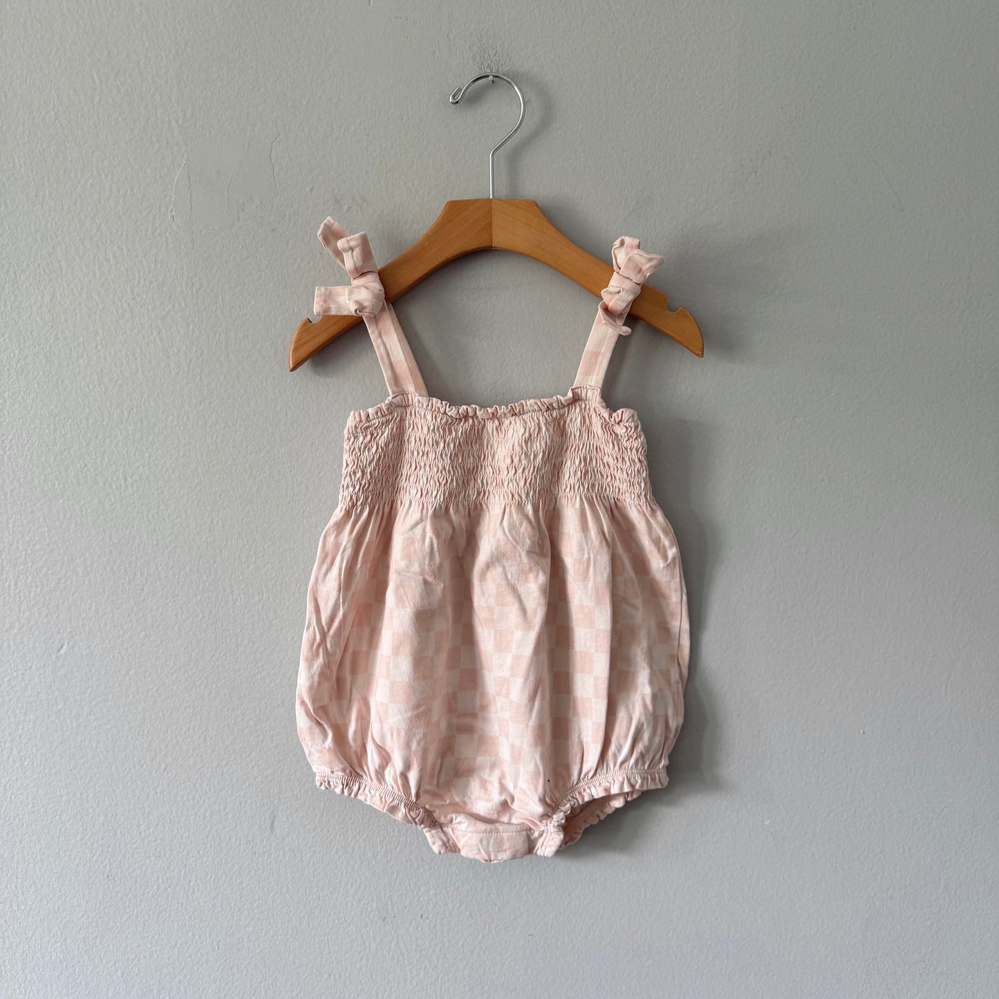 Gap / Light pink checker cami onesie / 18-24M
