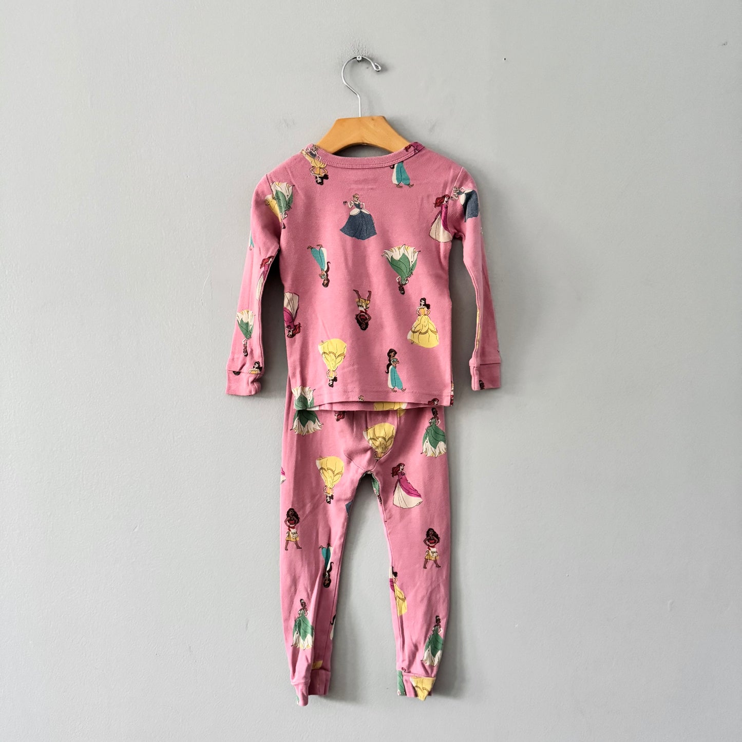 Gap / Pink Disney princess pajama set / 3Y