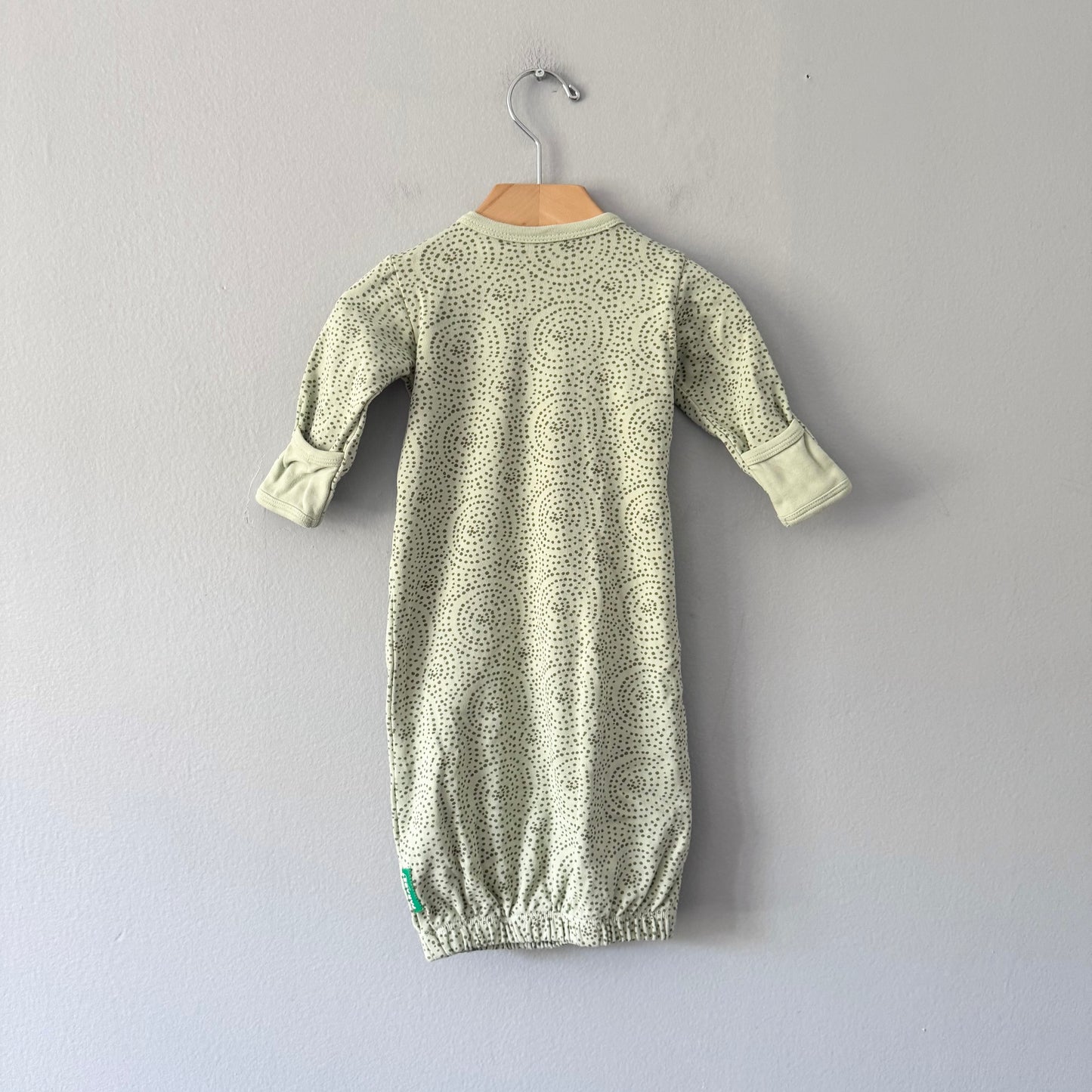 Parade Organics / Light green gown / 0-3M