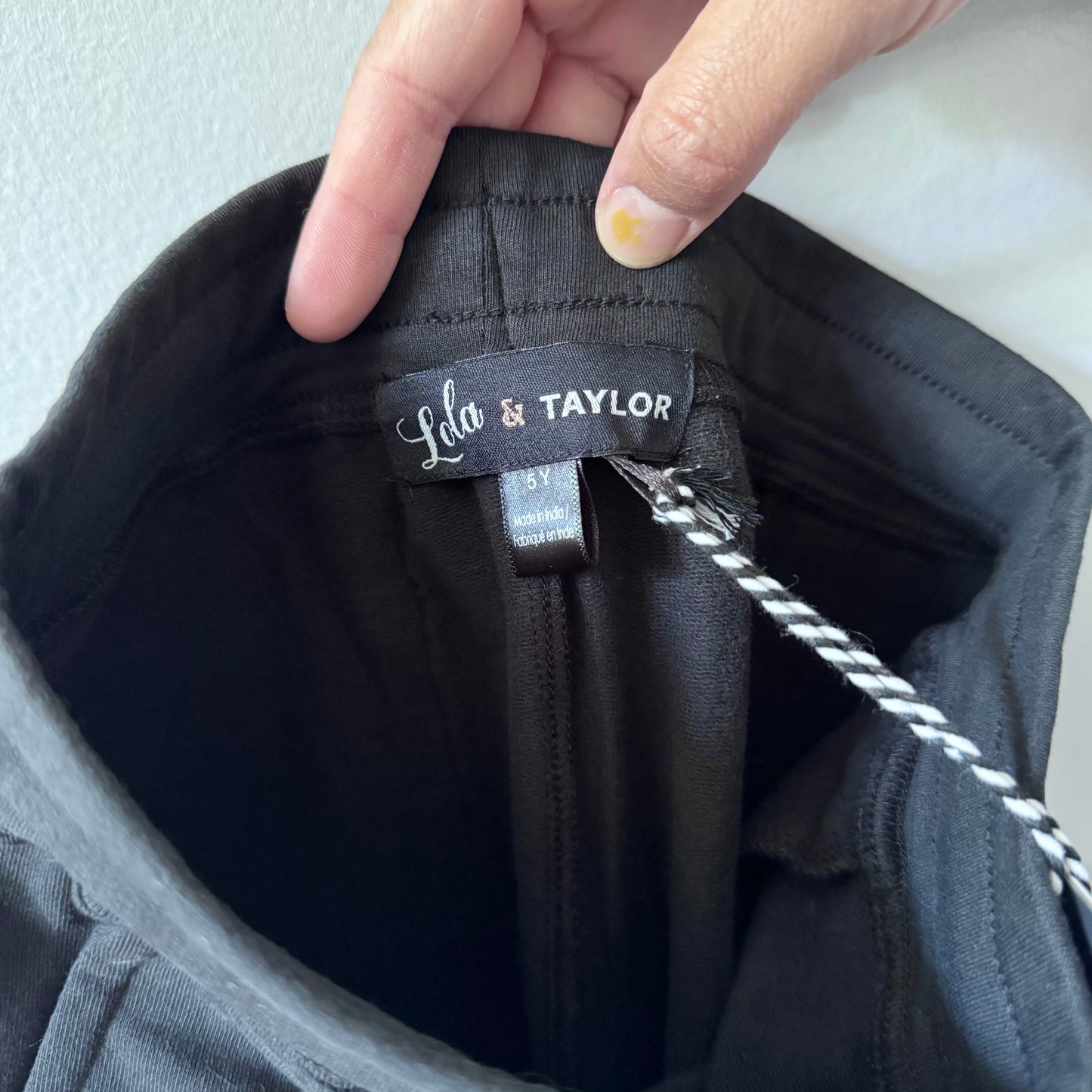 Lola & Taylor / Black crew shorts / 5Y - New with tag