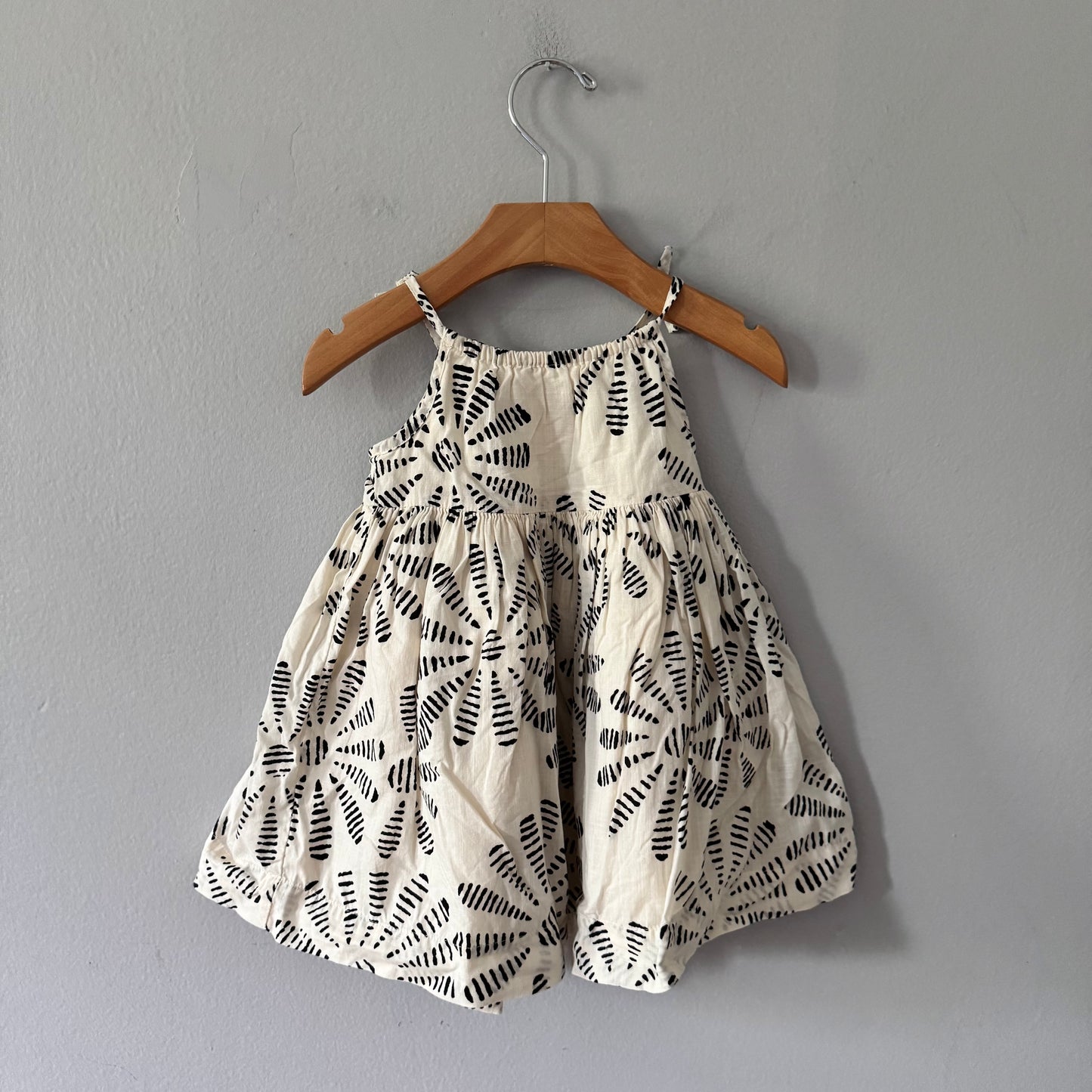 No brand / White x black cami dress / 24M