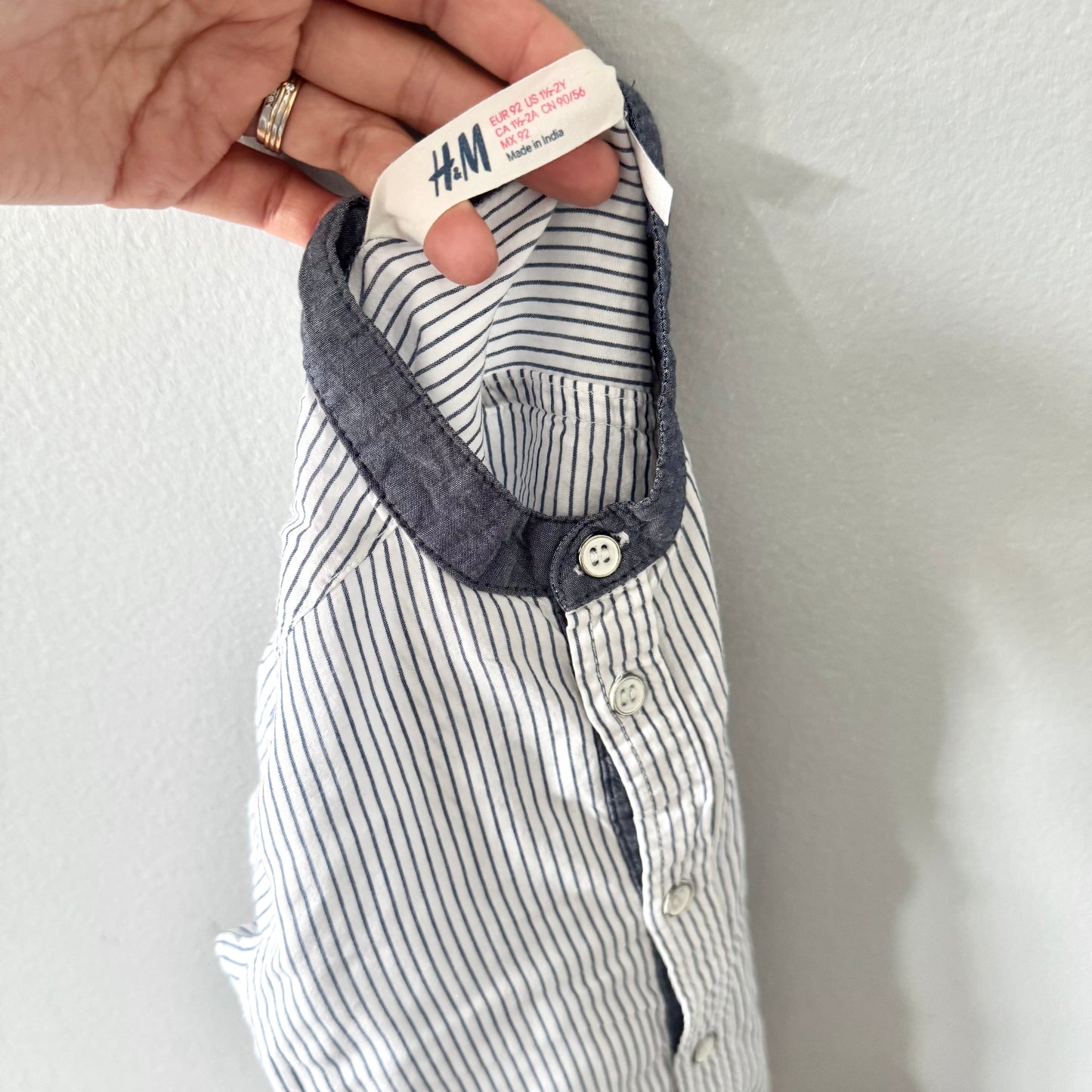H&M / White blue stripe shirt / 18-24M